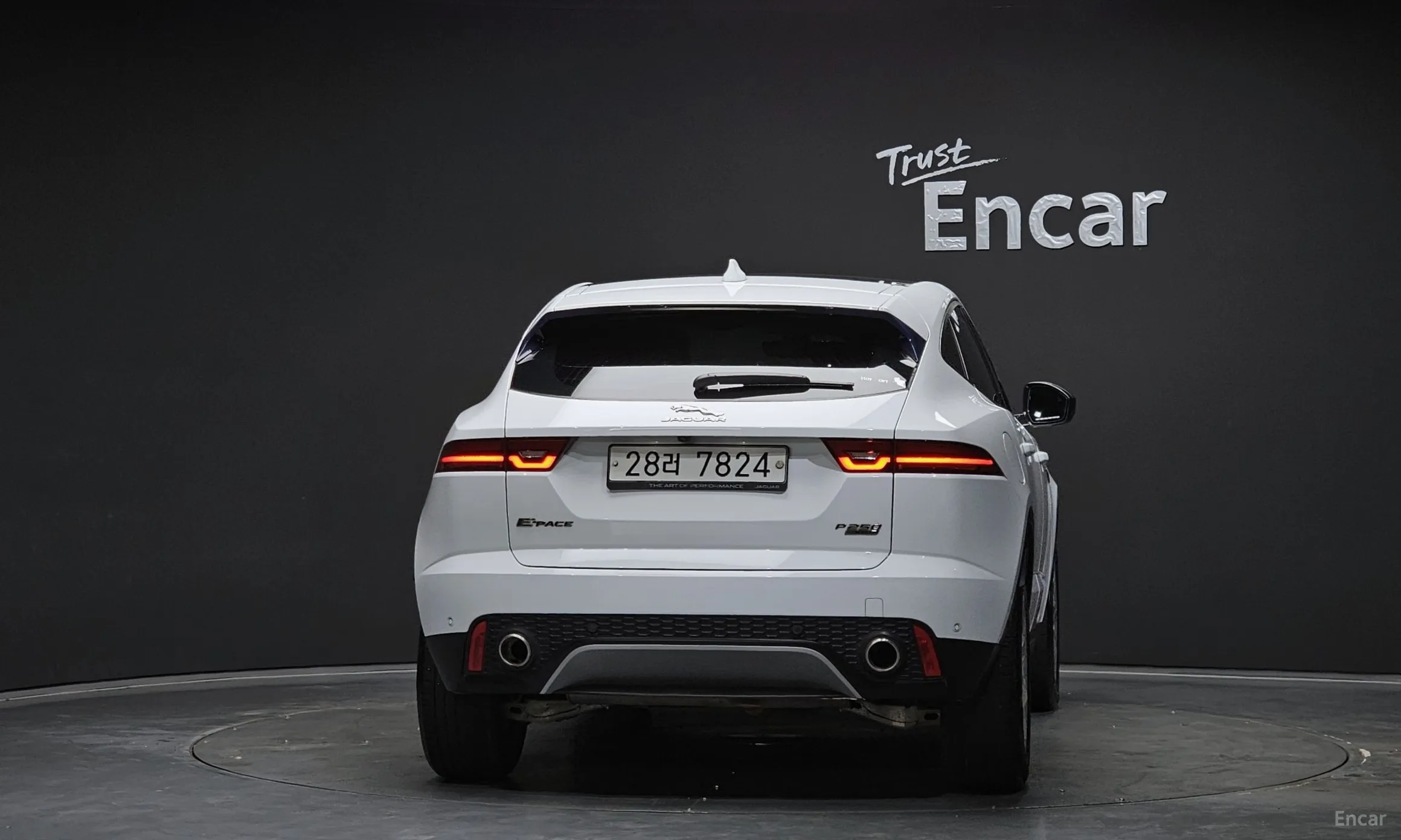 Jaguar E-PACE превью 4