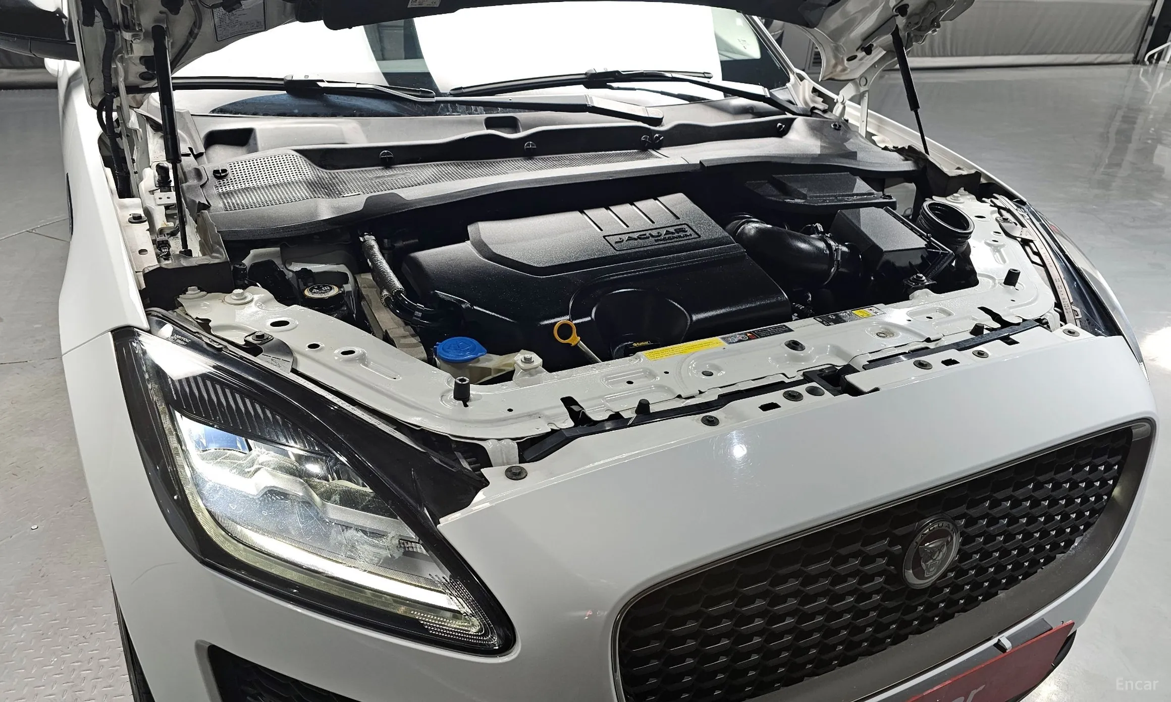 Jaguar E-PACE превью 6