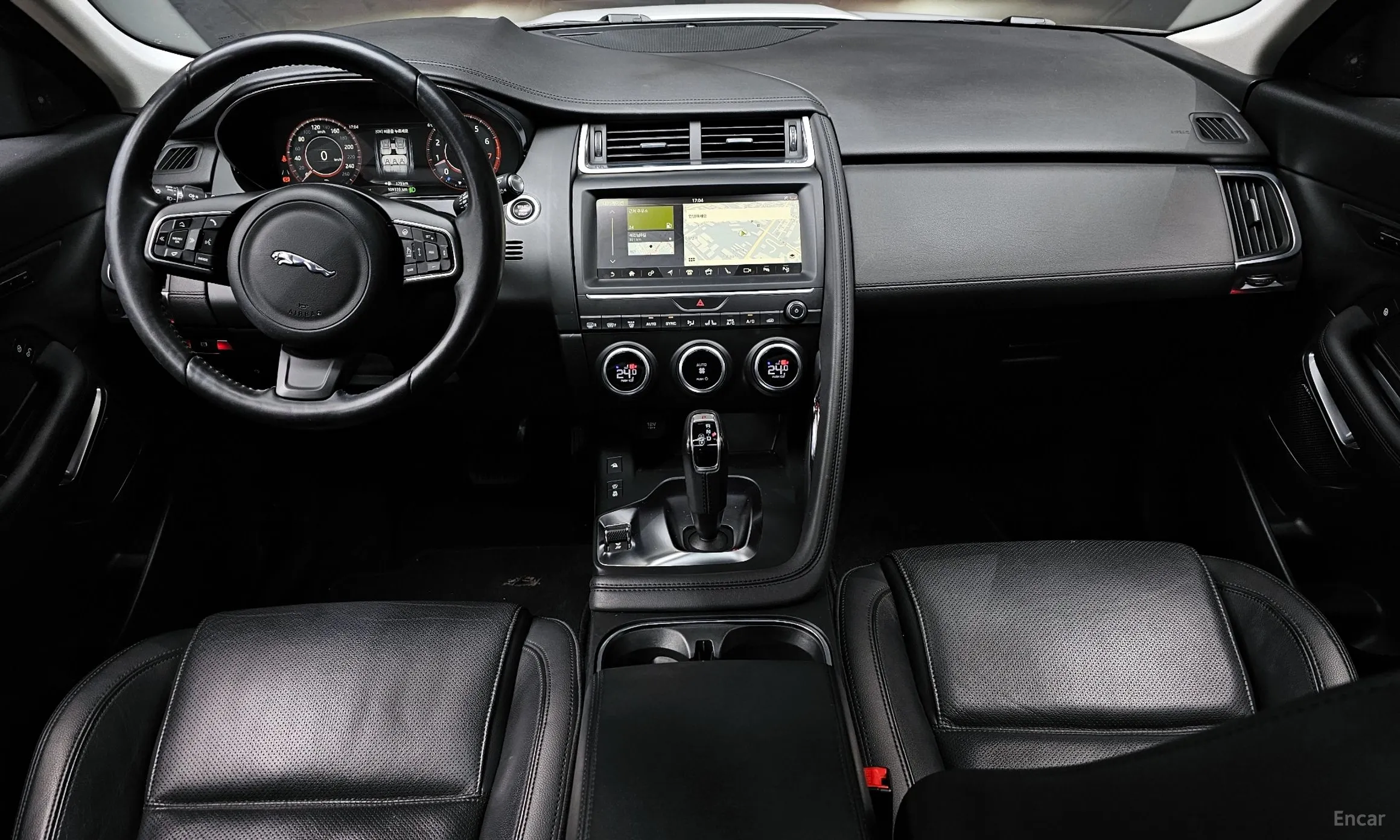 Jaguar E-PACE превью 7