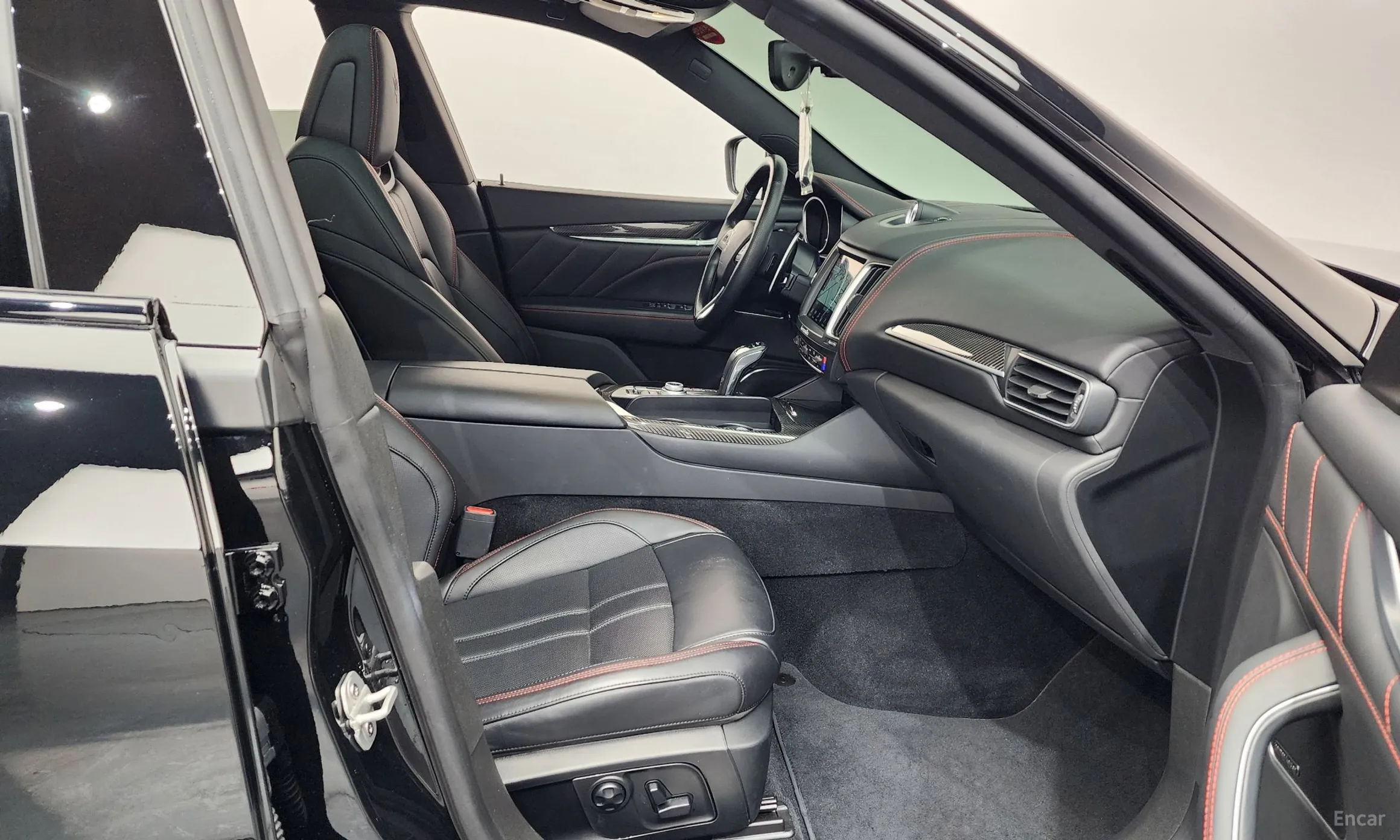 Maserati Levante превью 11