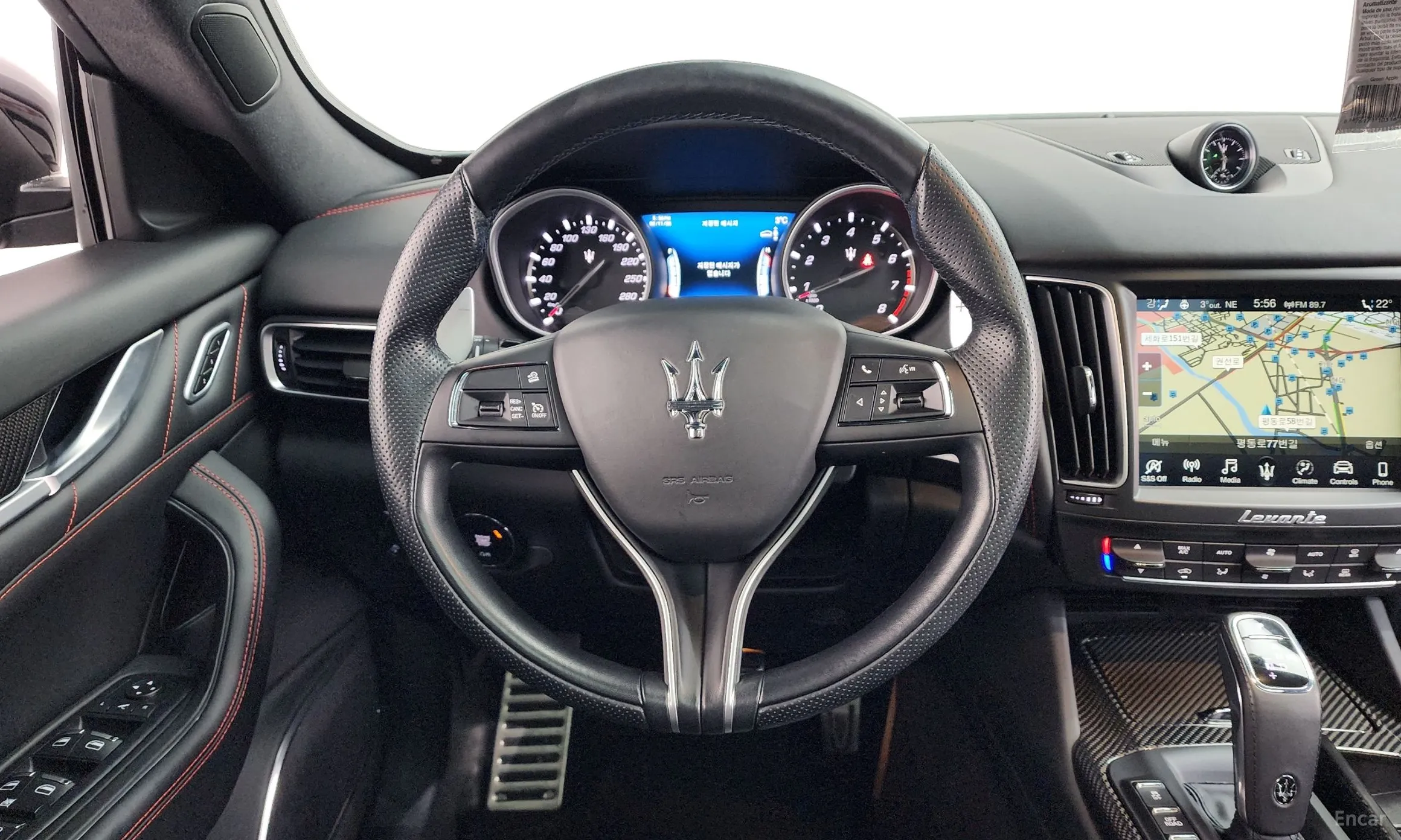 Maserati Levante превью 13