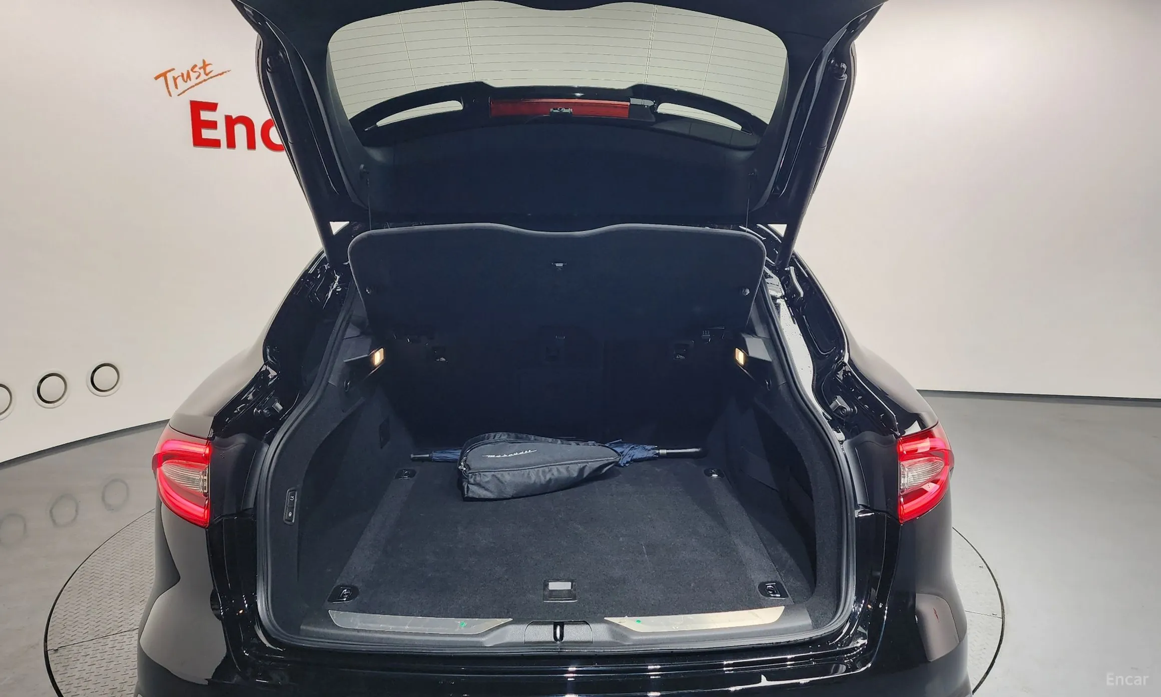 Maserati Levante превью 20