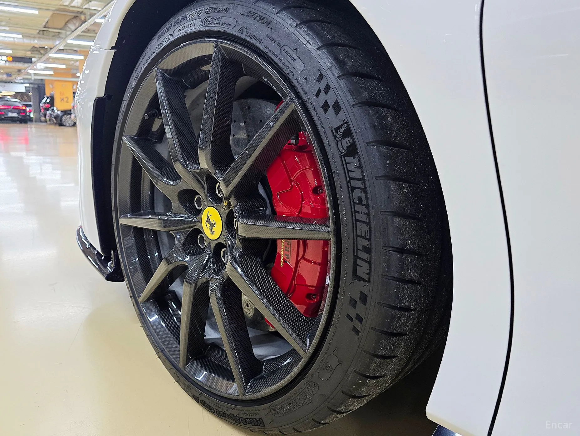 Ferrari SF90 Stradale превью 15