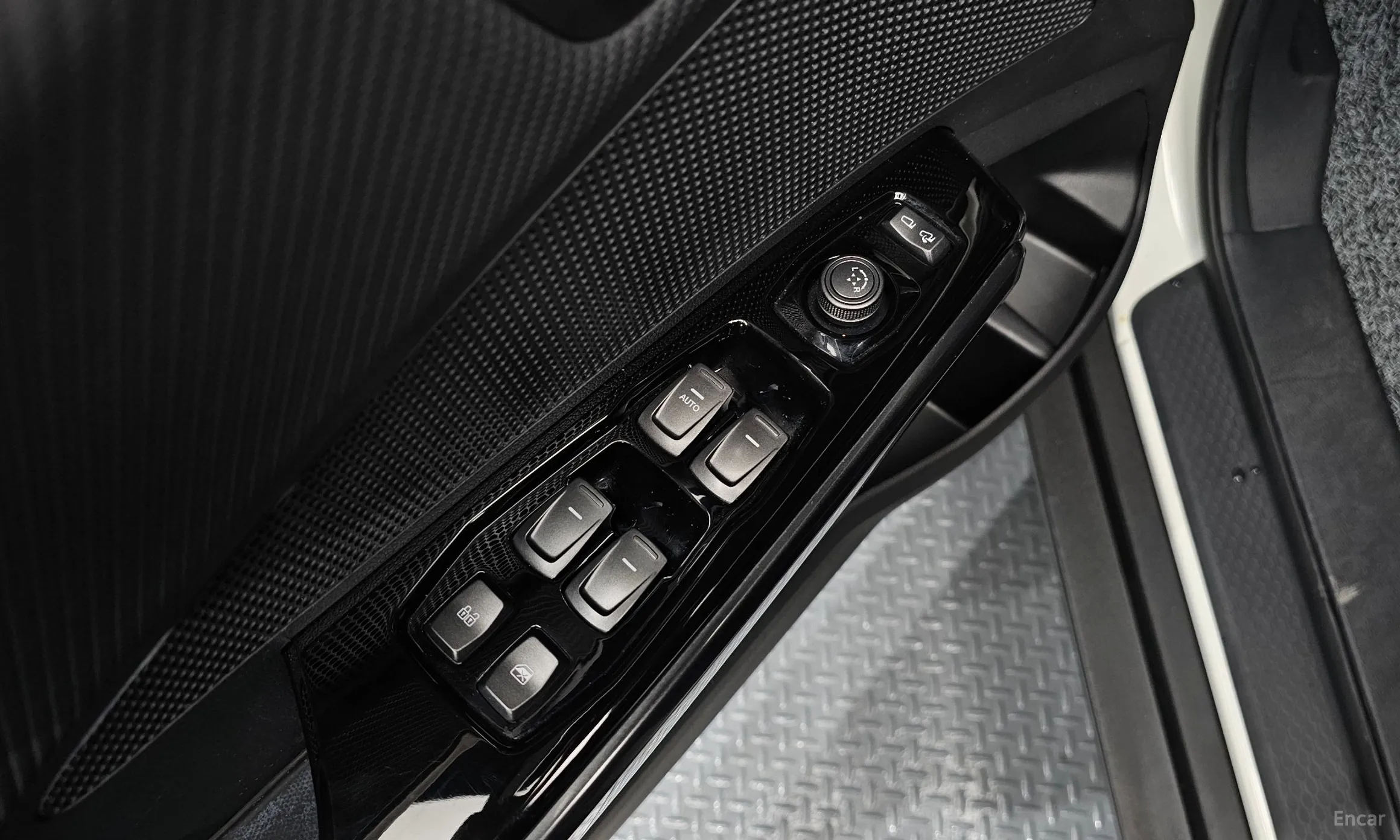 KG Mobility (SsangYong) Berry New Tivoli превью 12