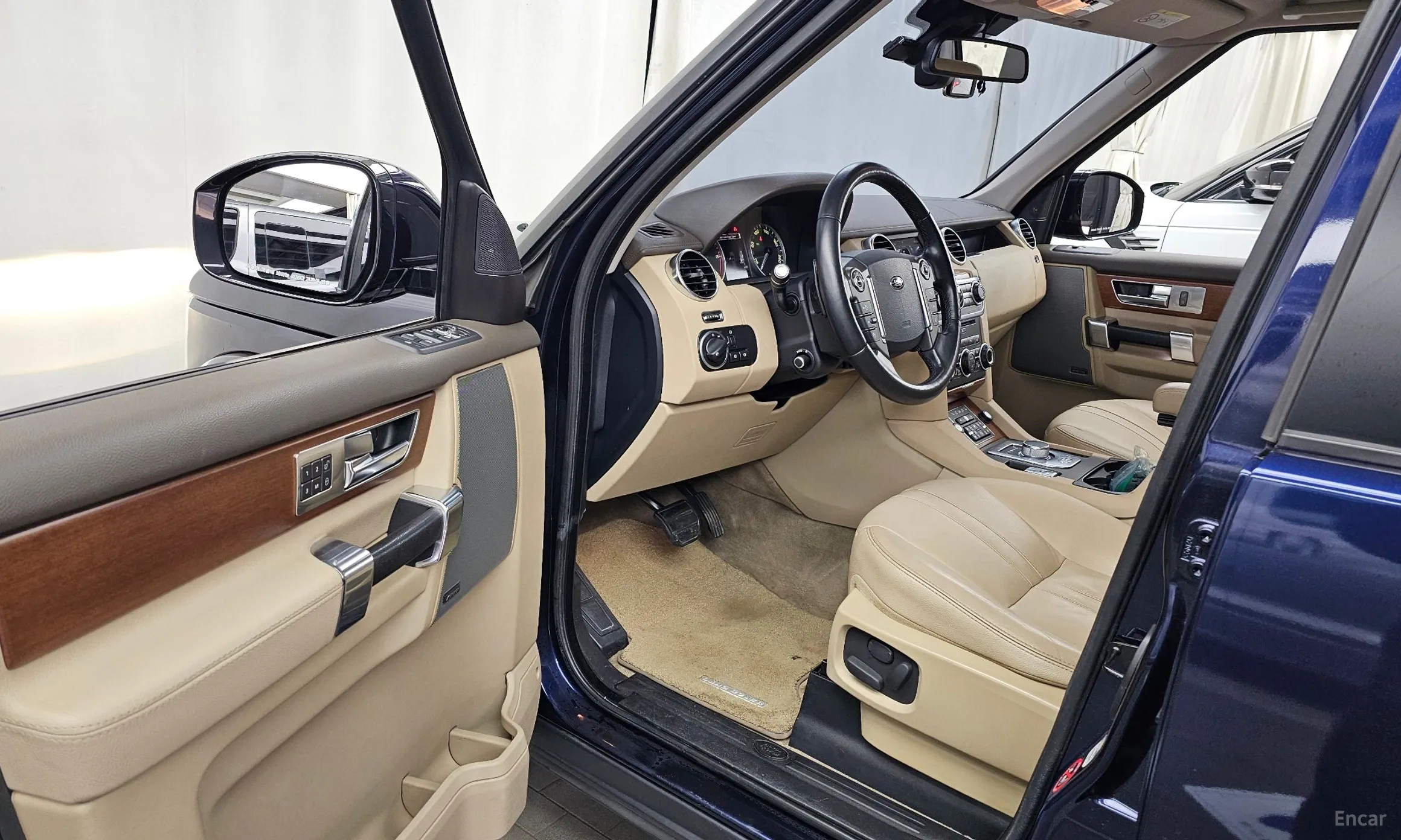 Land Rover Discovery 4 превью 10