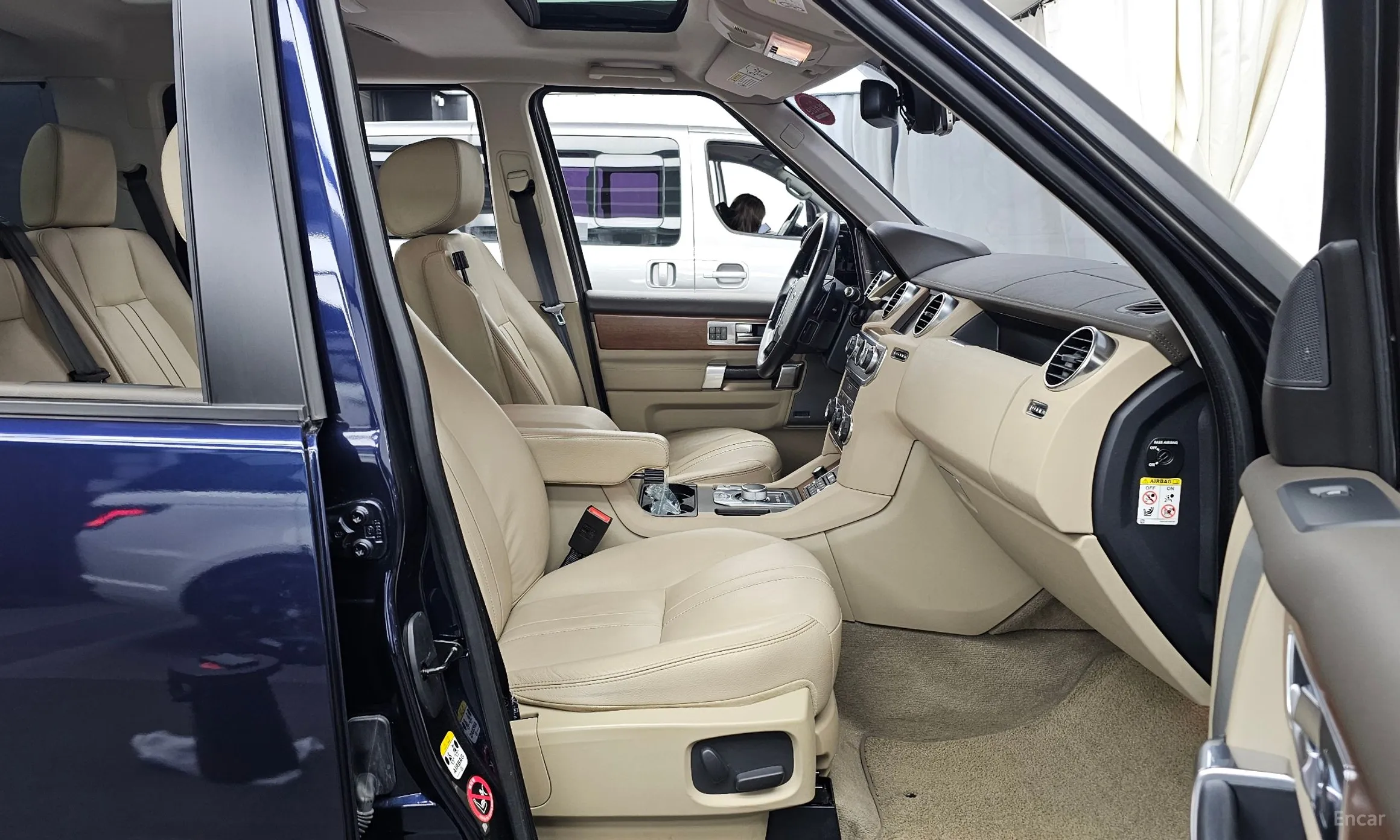 Land Rover Discovery 4 превью 11