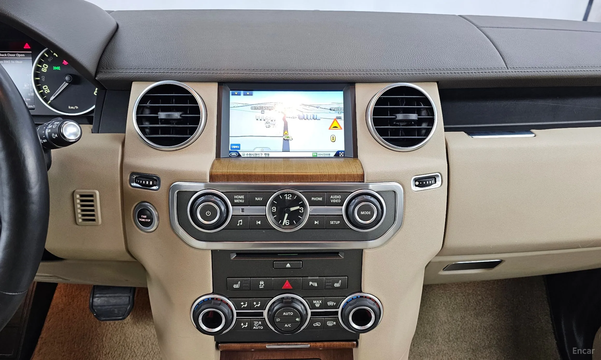 Land Rover Discovery 4 превью 14