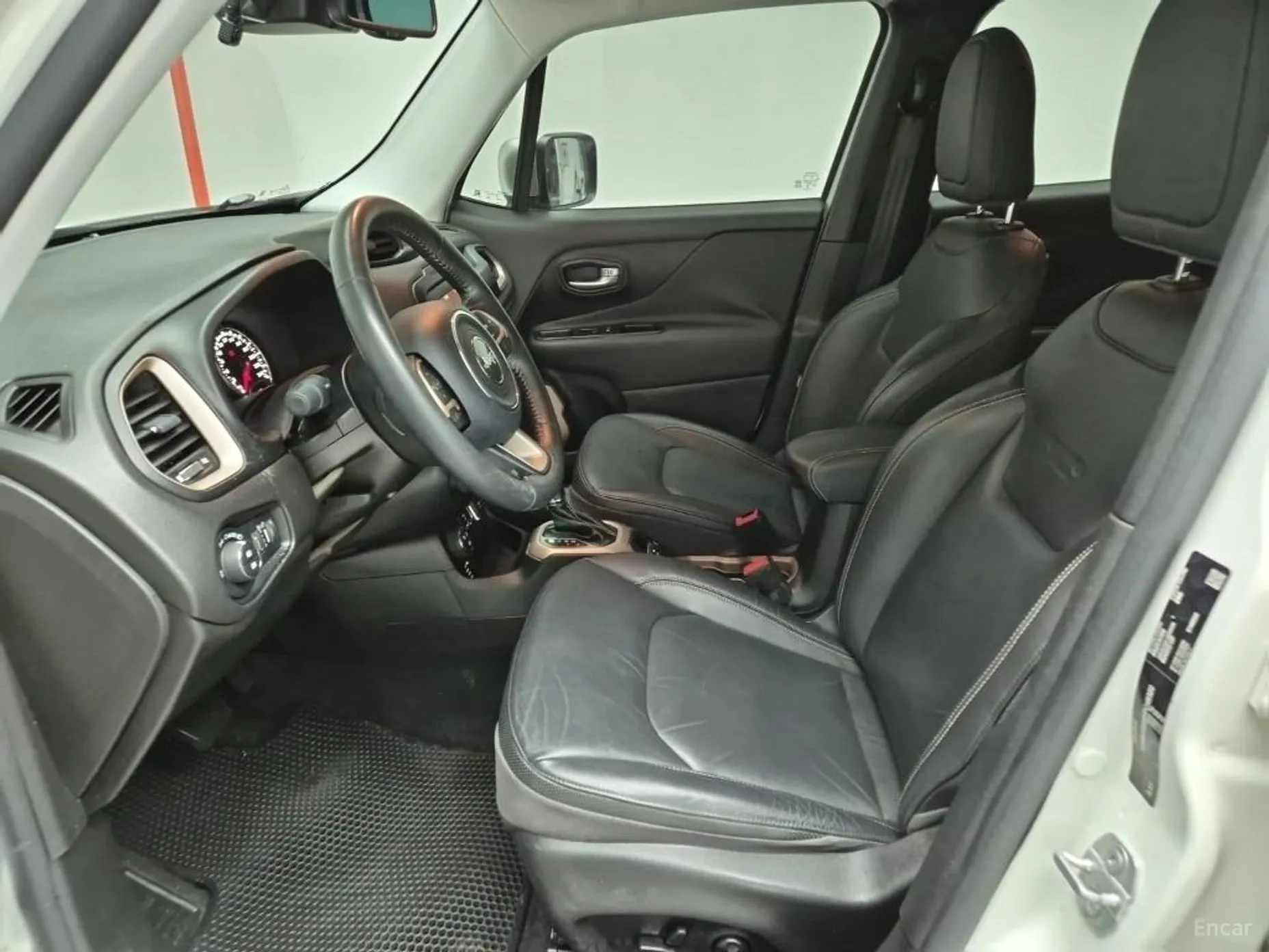 Jeep Renegade превью 11