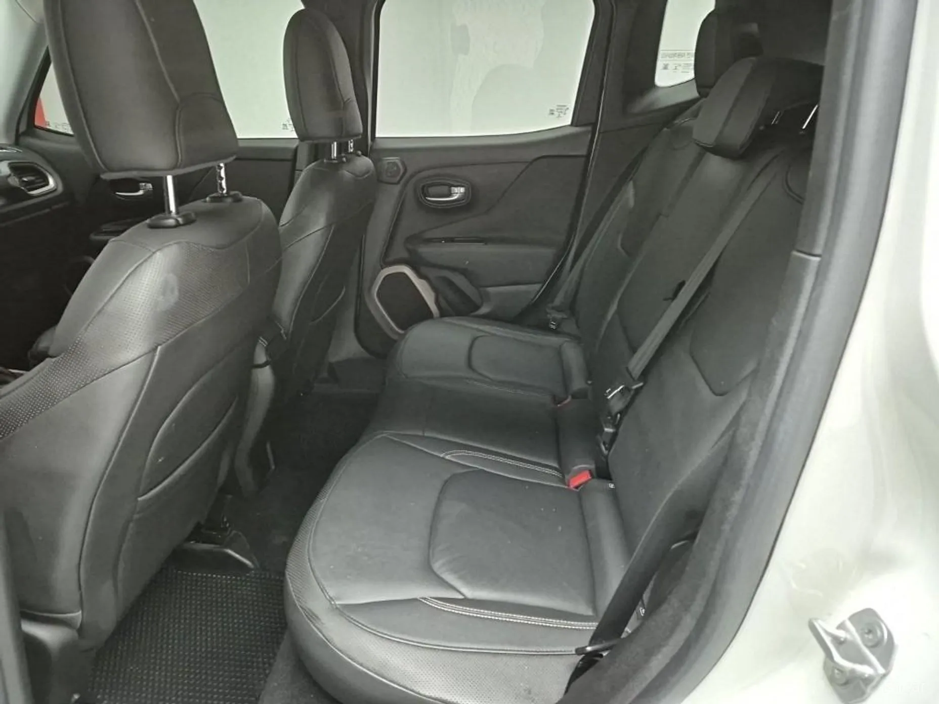 Jeep Renegade превью 12