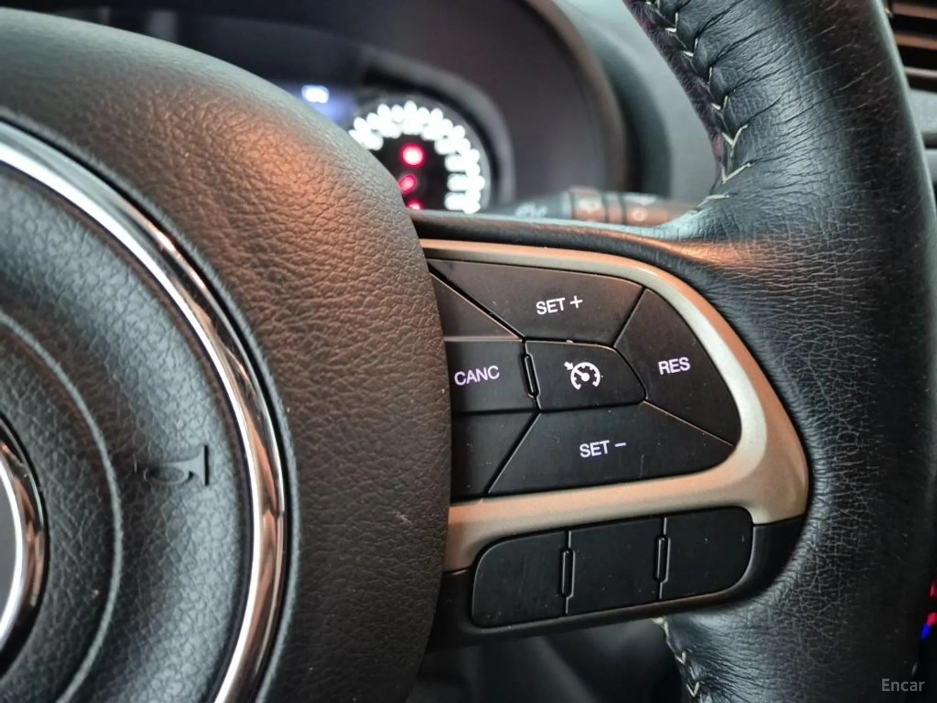 Jeep Renegade превью 15