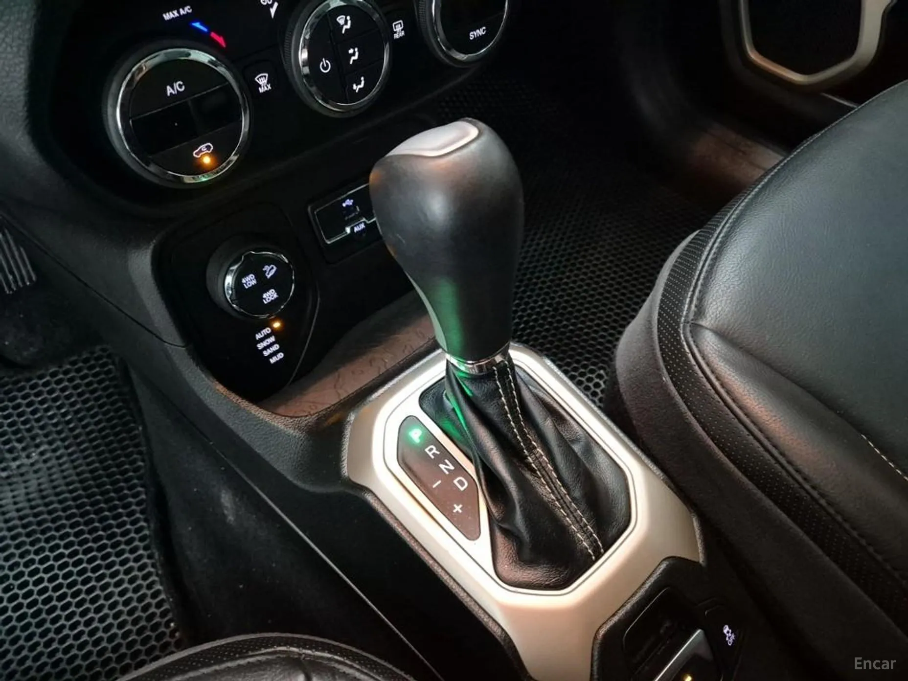 Jeep Renegade превью 8
