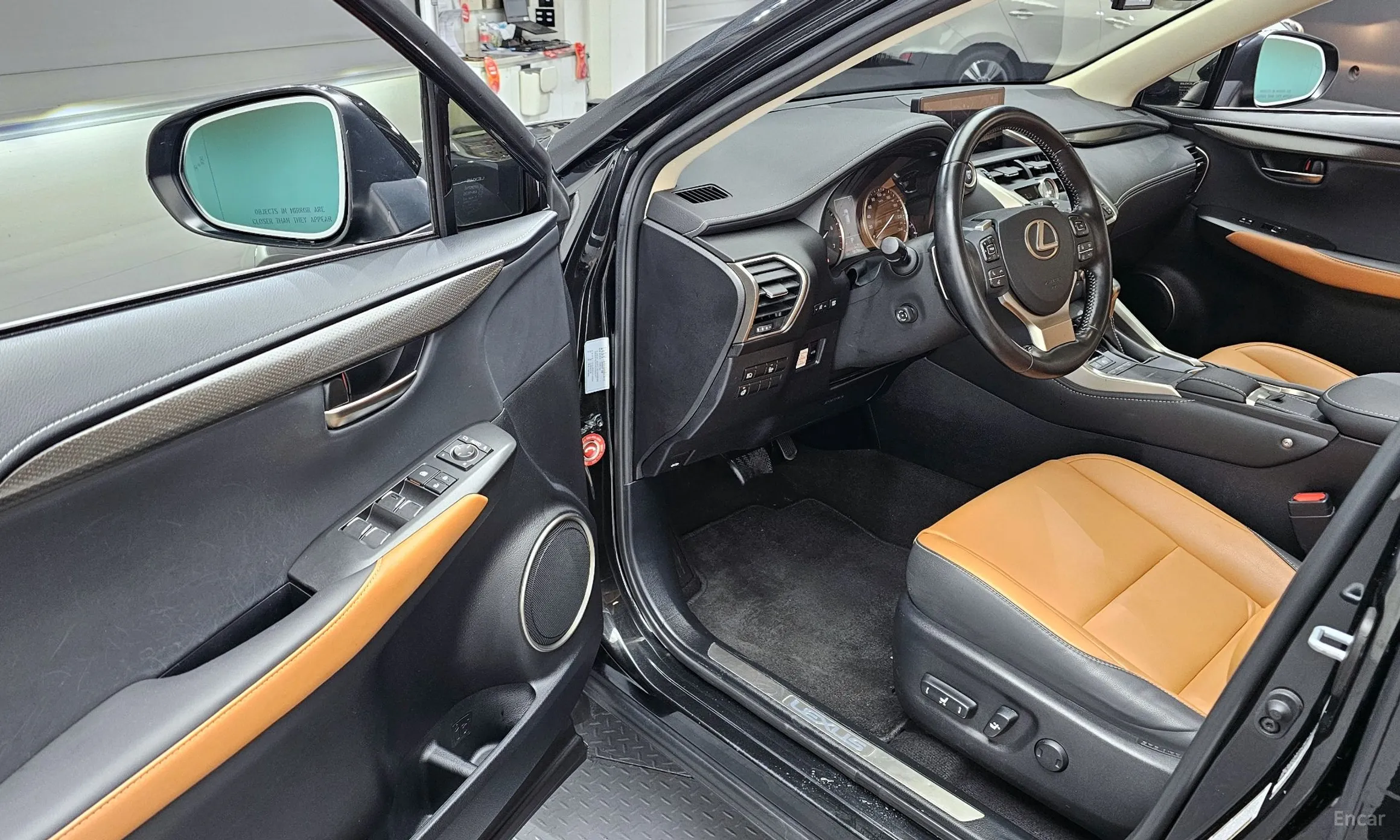 Lexus NX300h превью 10