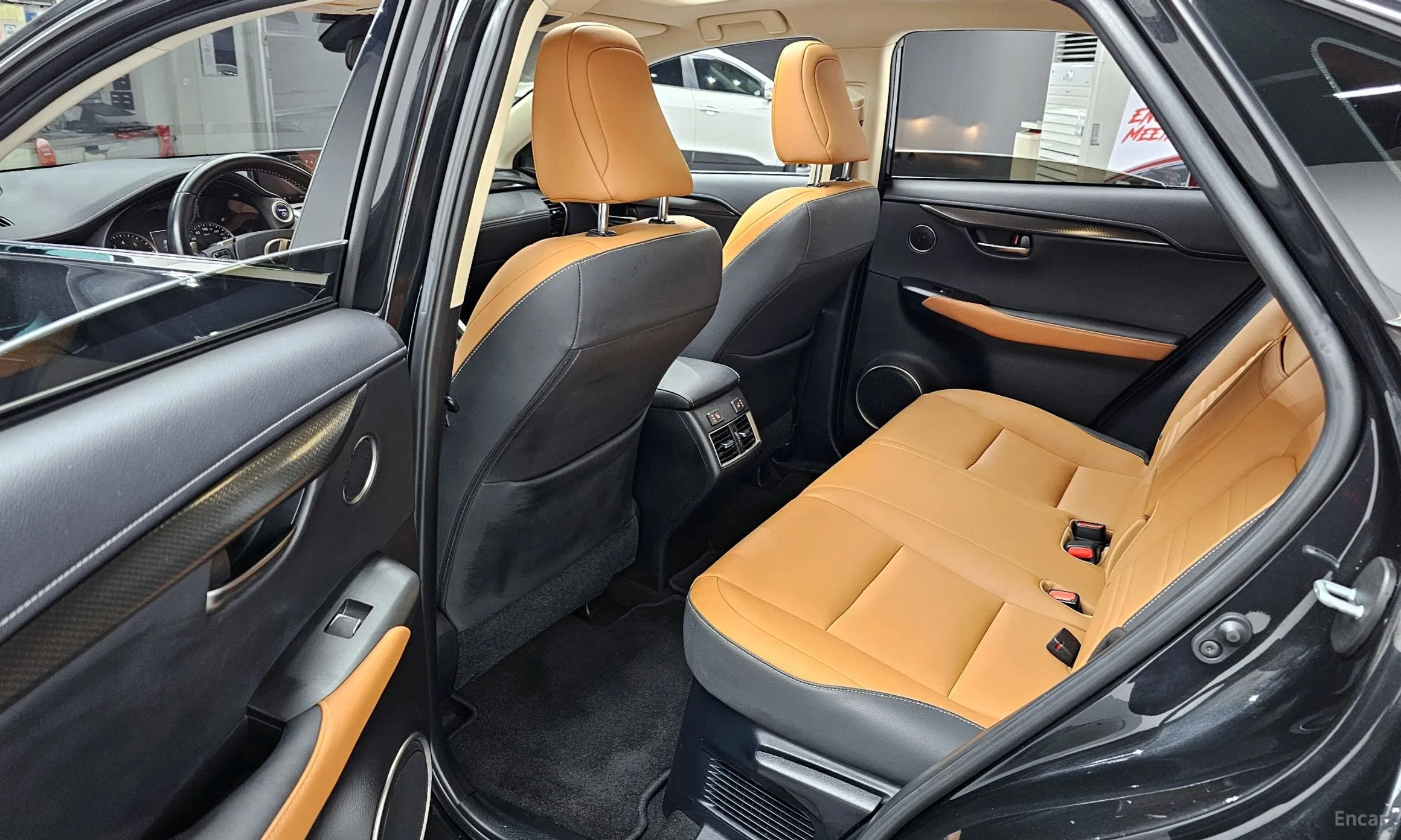 Lexus NX300h превью 11