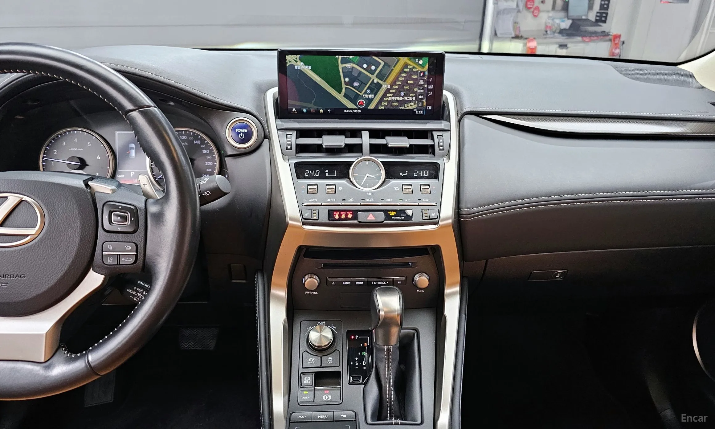 Lexus NX300h превью 19