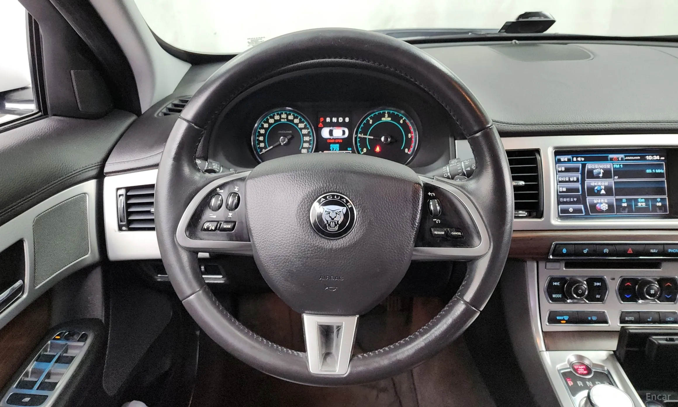 Jaguar New XF превью 13