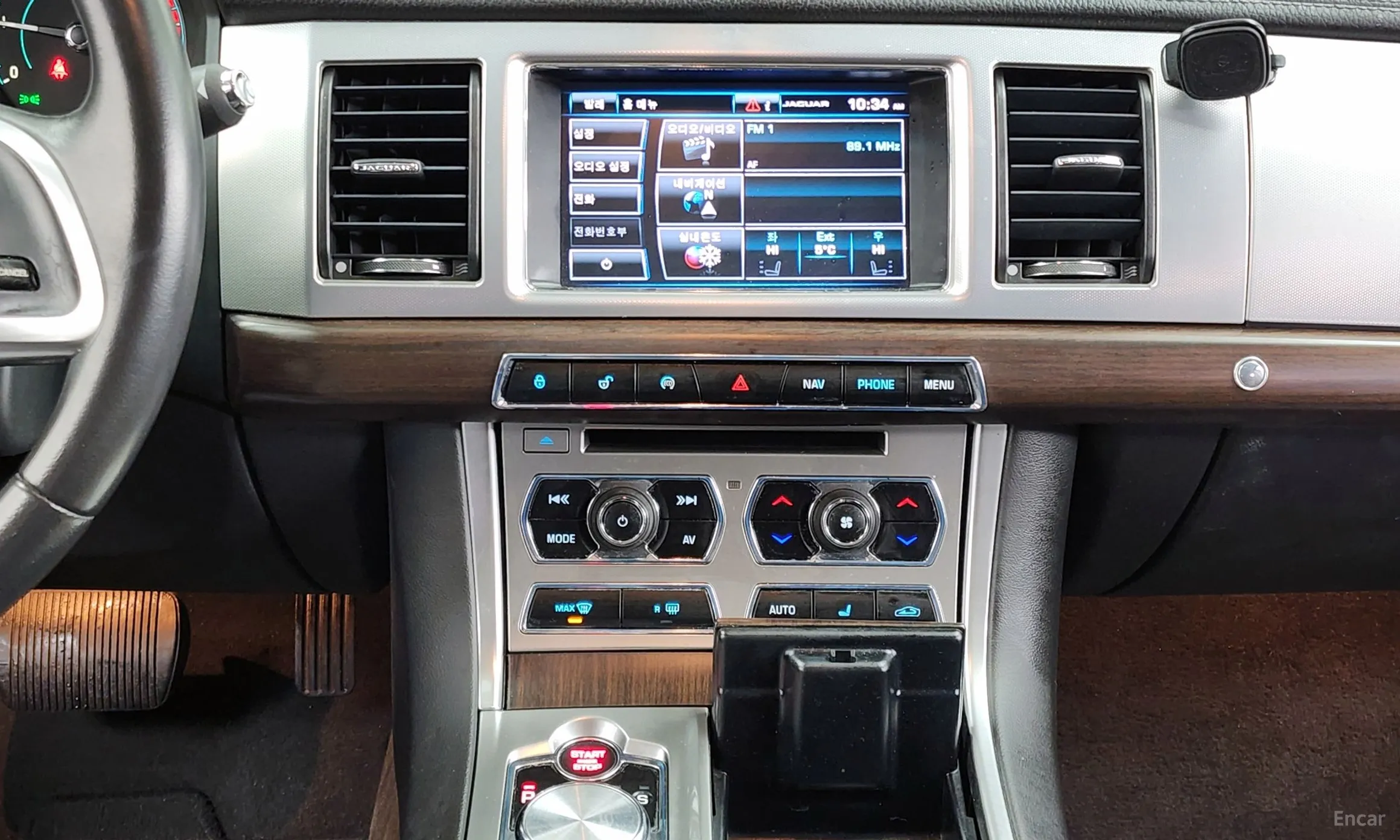 Jaguar New XF превью 14