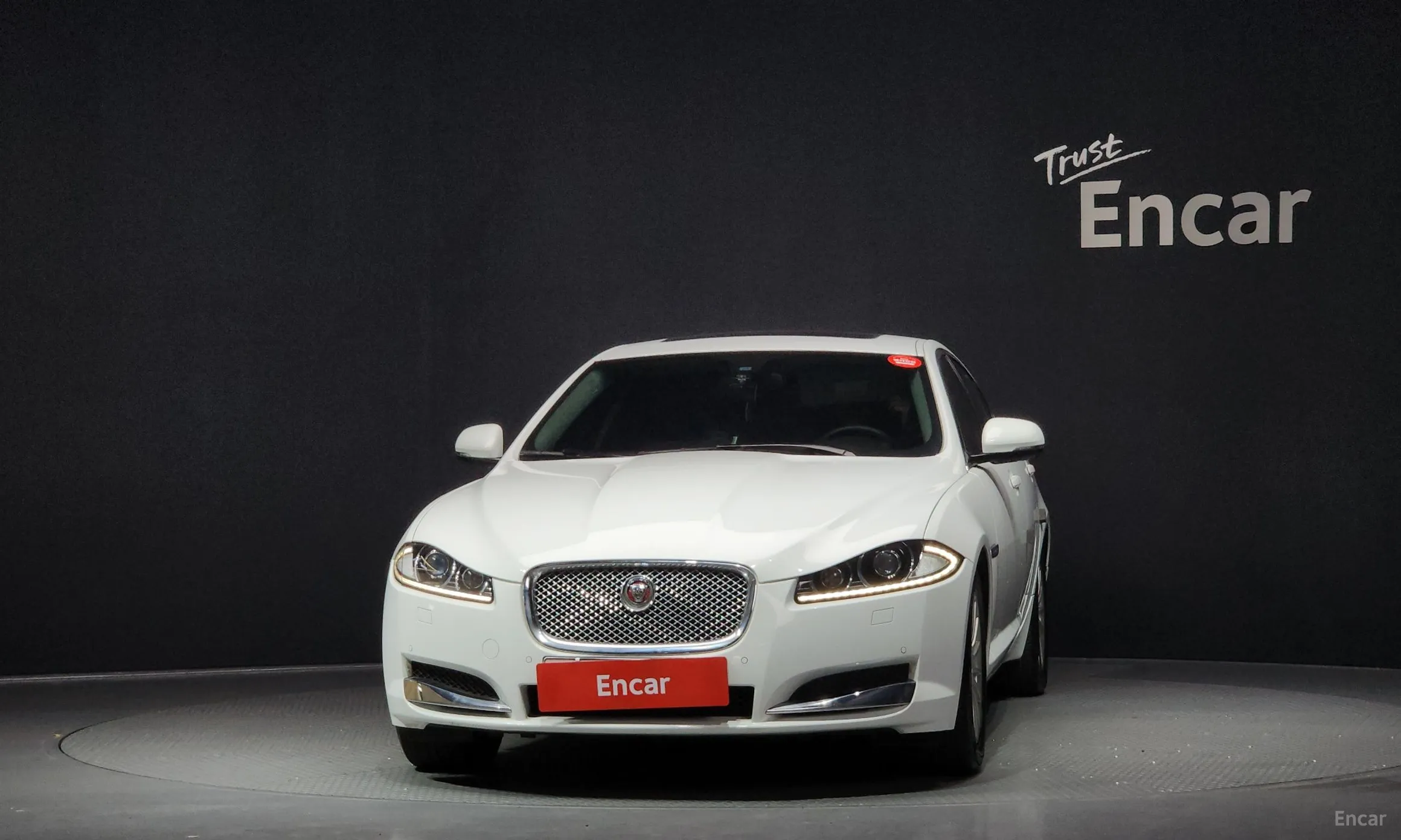 Jaguar New XF превью 3