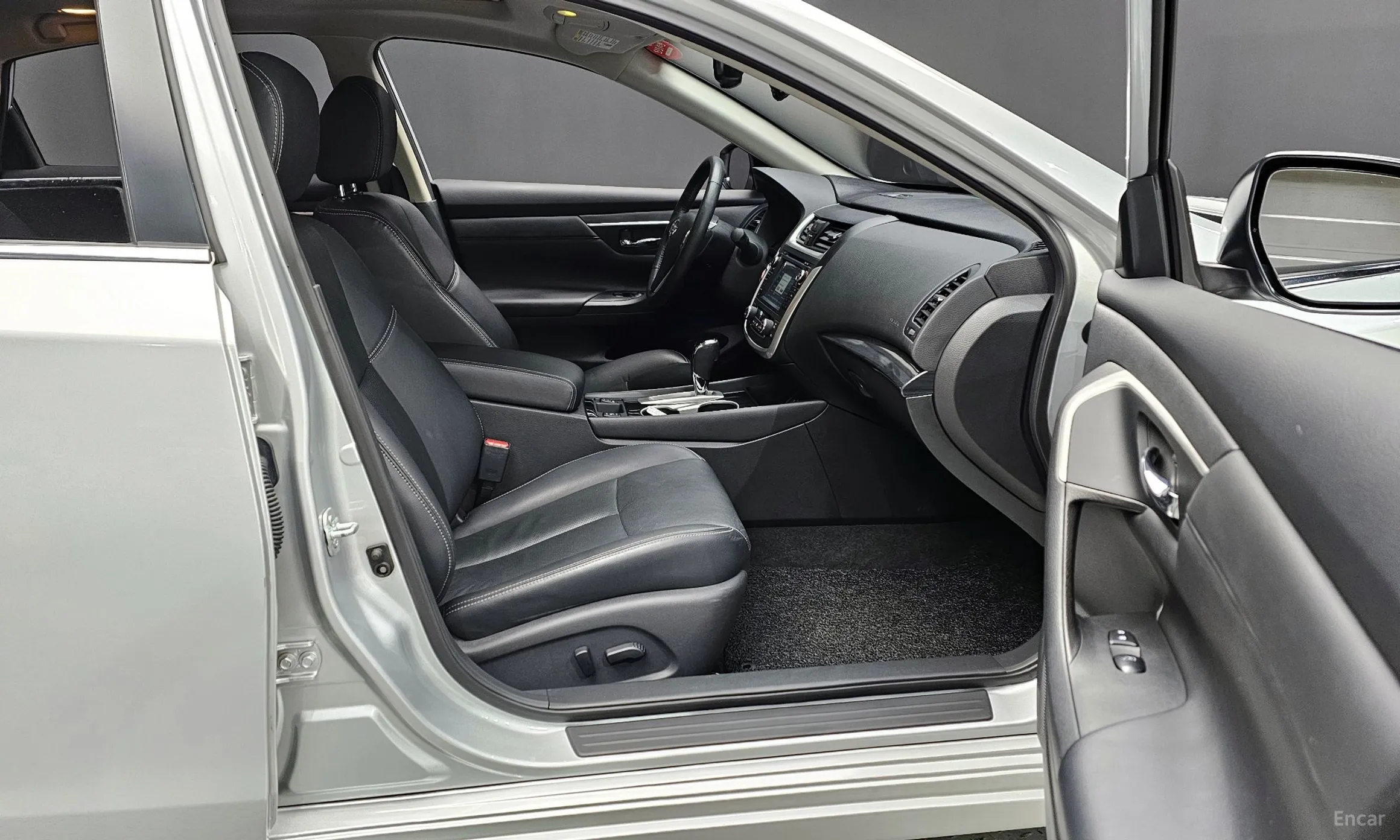 Nissan Altima превью 11