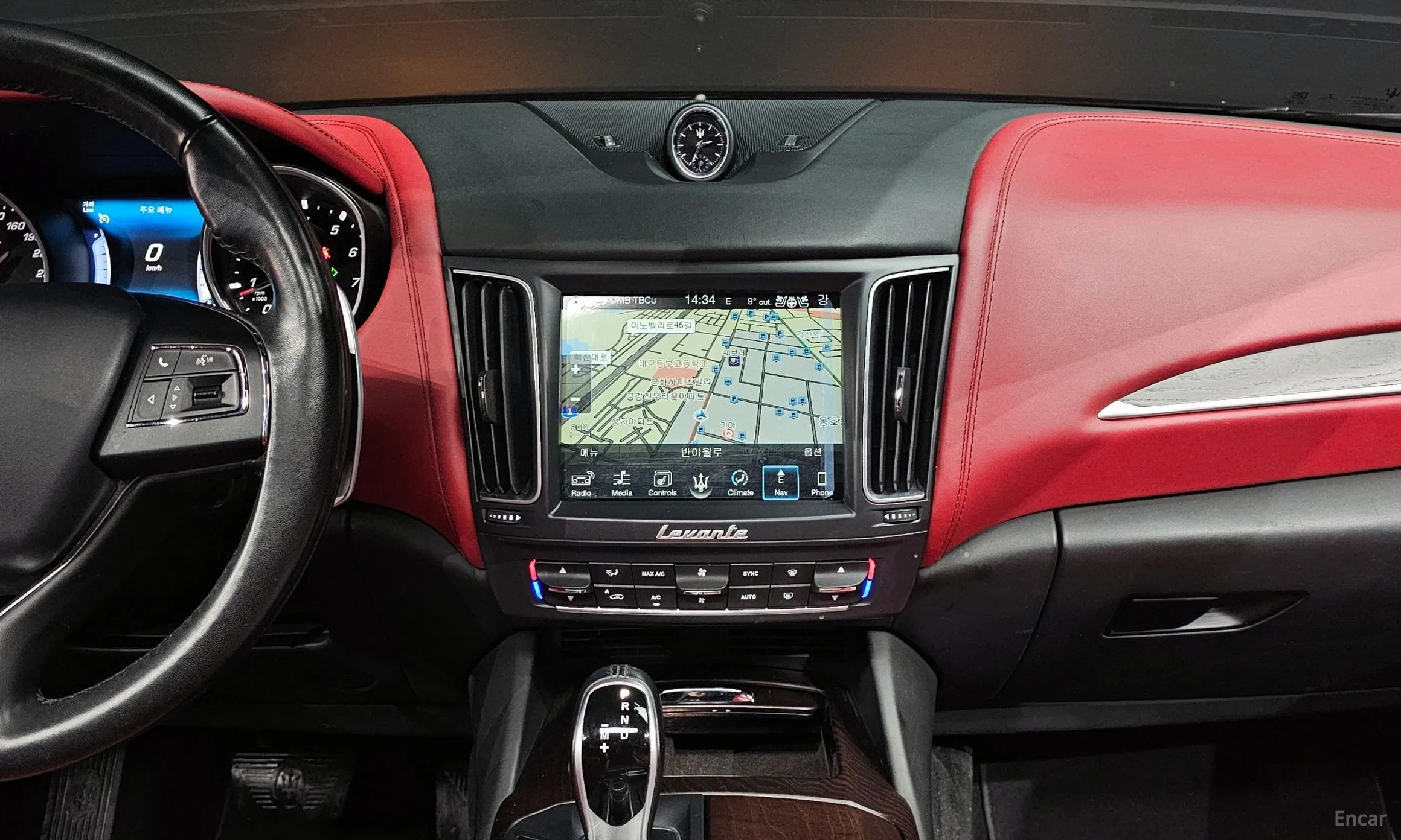 Maserati Levante превью 14