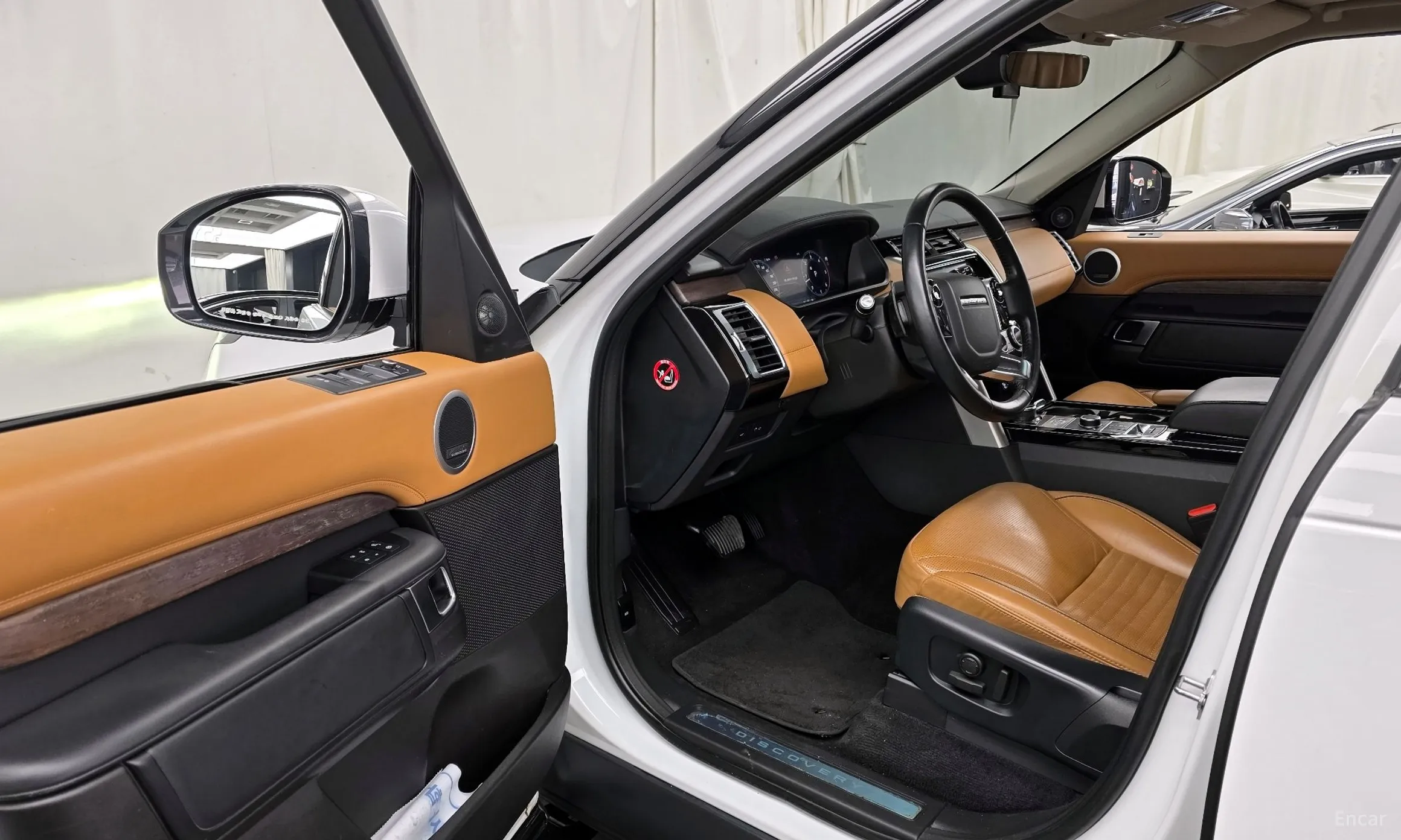 Land Rover Discovery 5 превью 10
