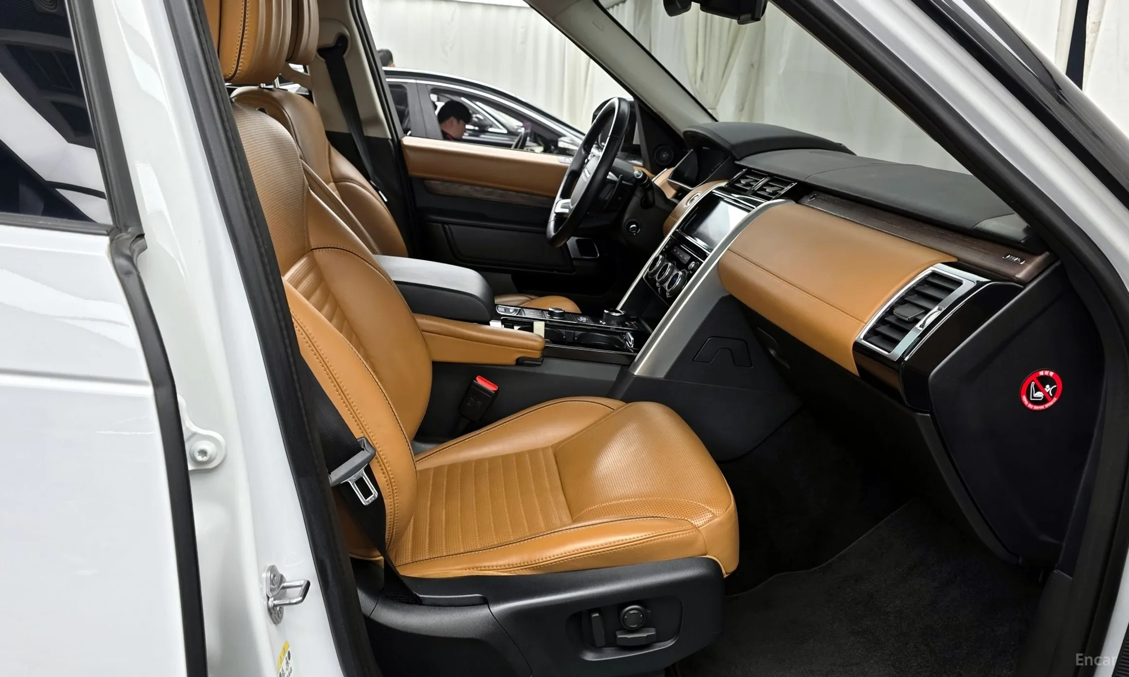 Land Rover Discovery 5 превью 11