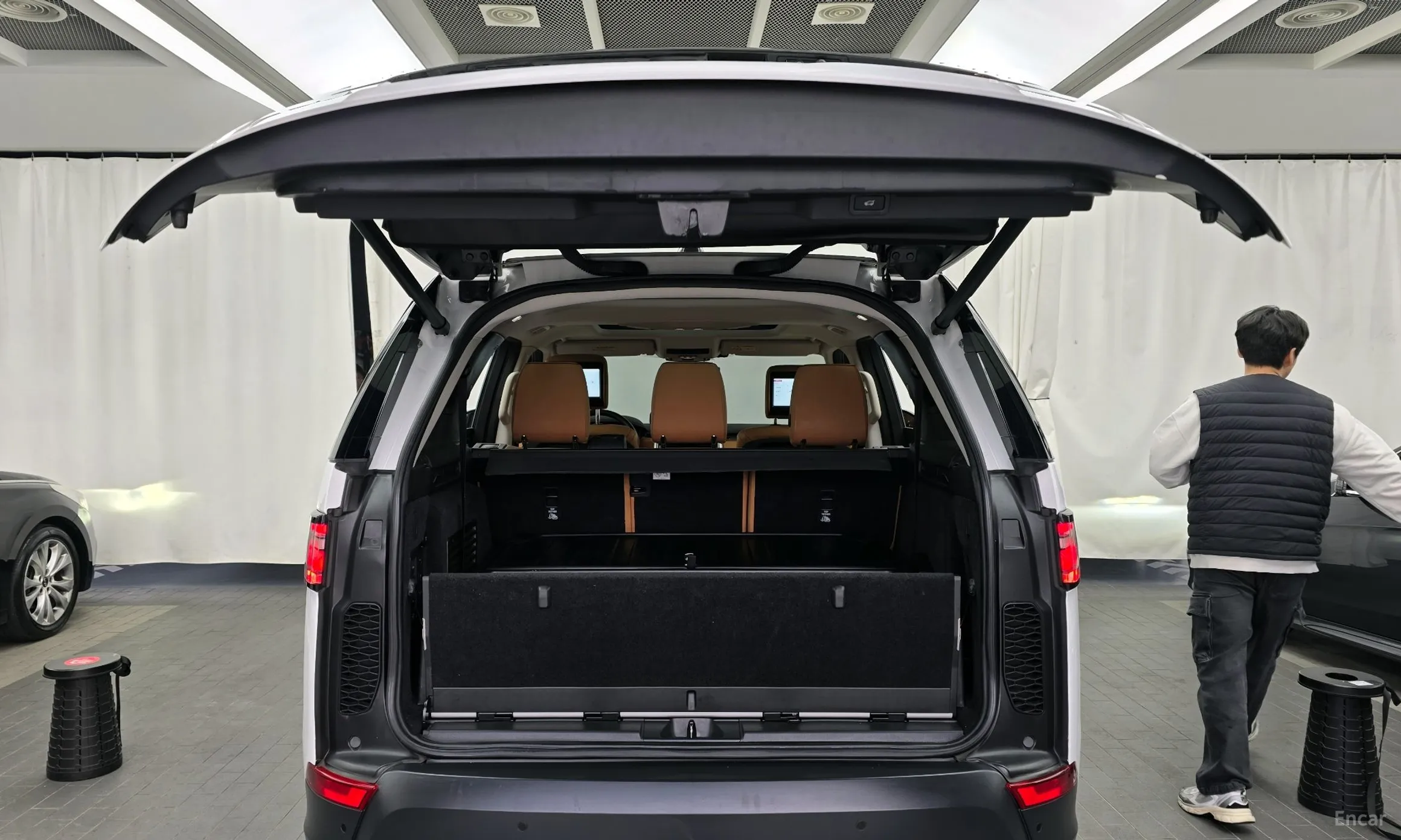 Land Rover Discovery 5 превью 20