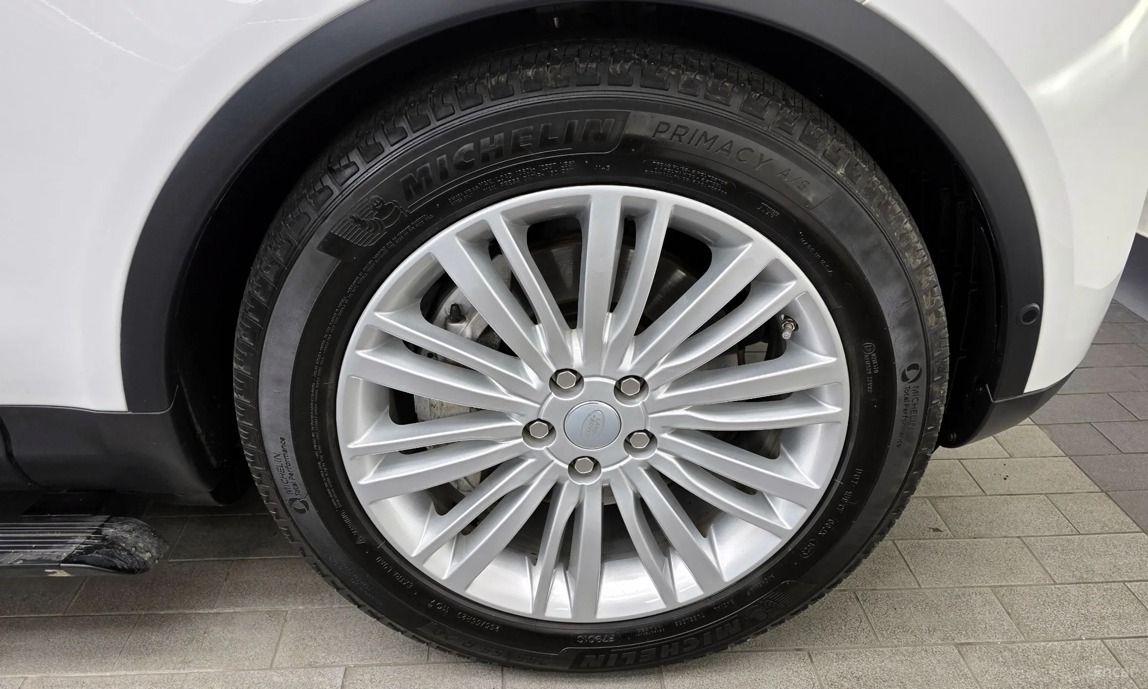 Land Rover Discovery 5 превью 5