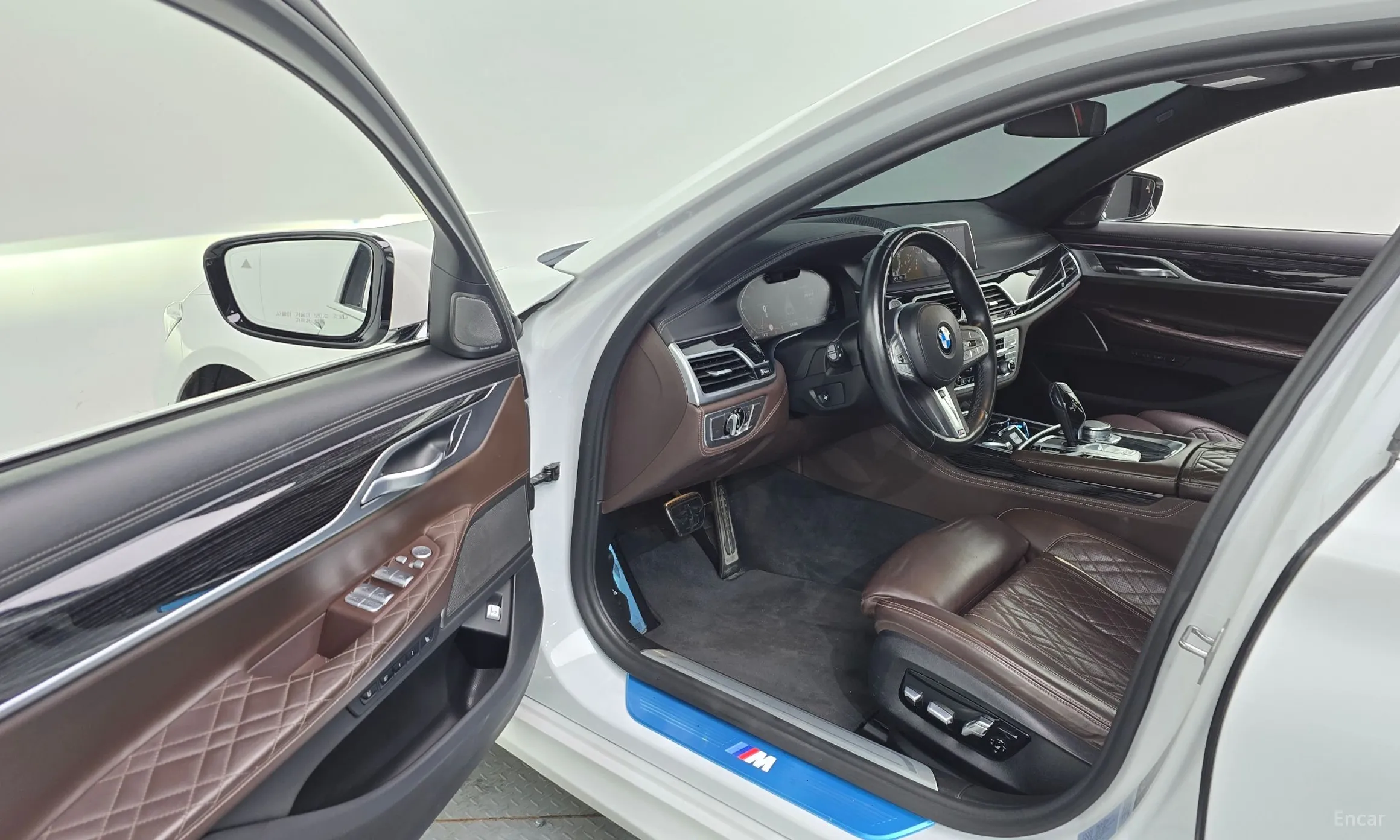 BMW 7 Series (G11) превью 10