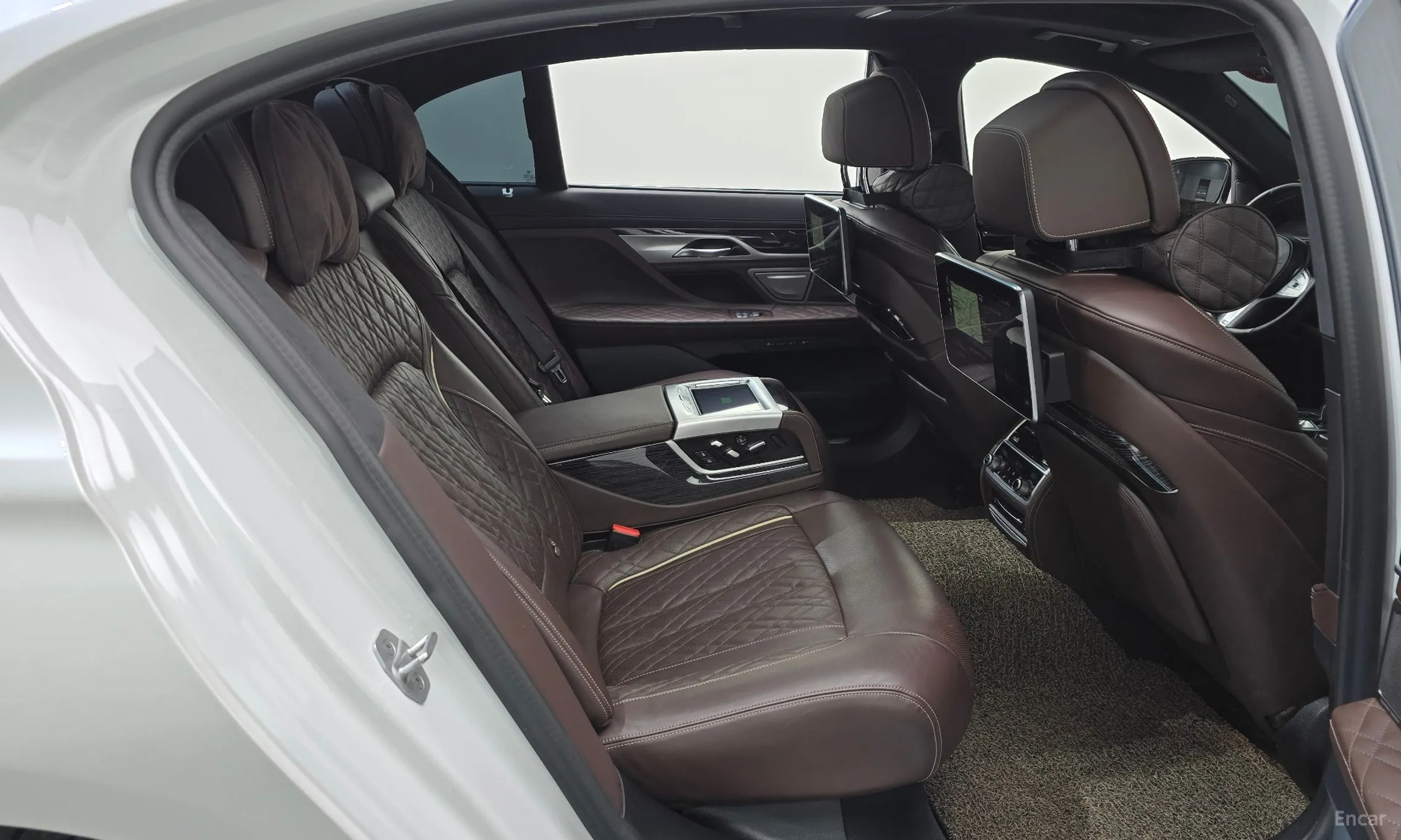 BMW 7 Series (G11) превью 12