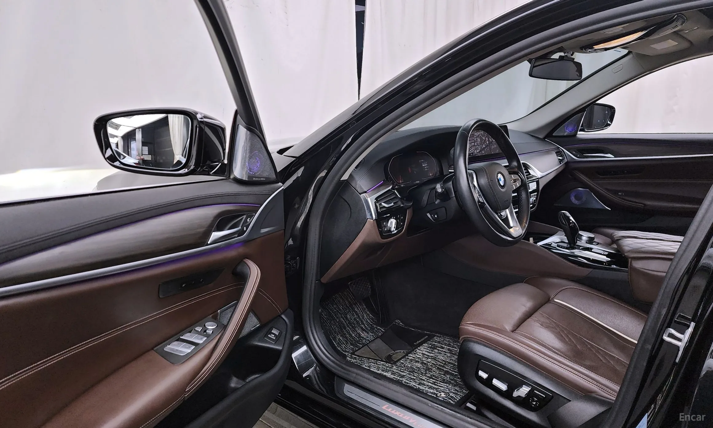BMW 5 Series (G30) превью 10