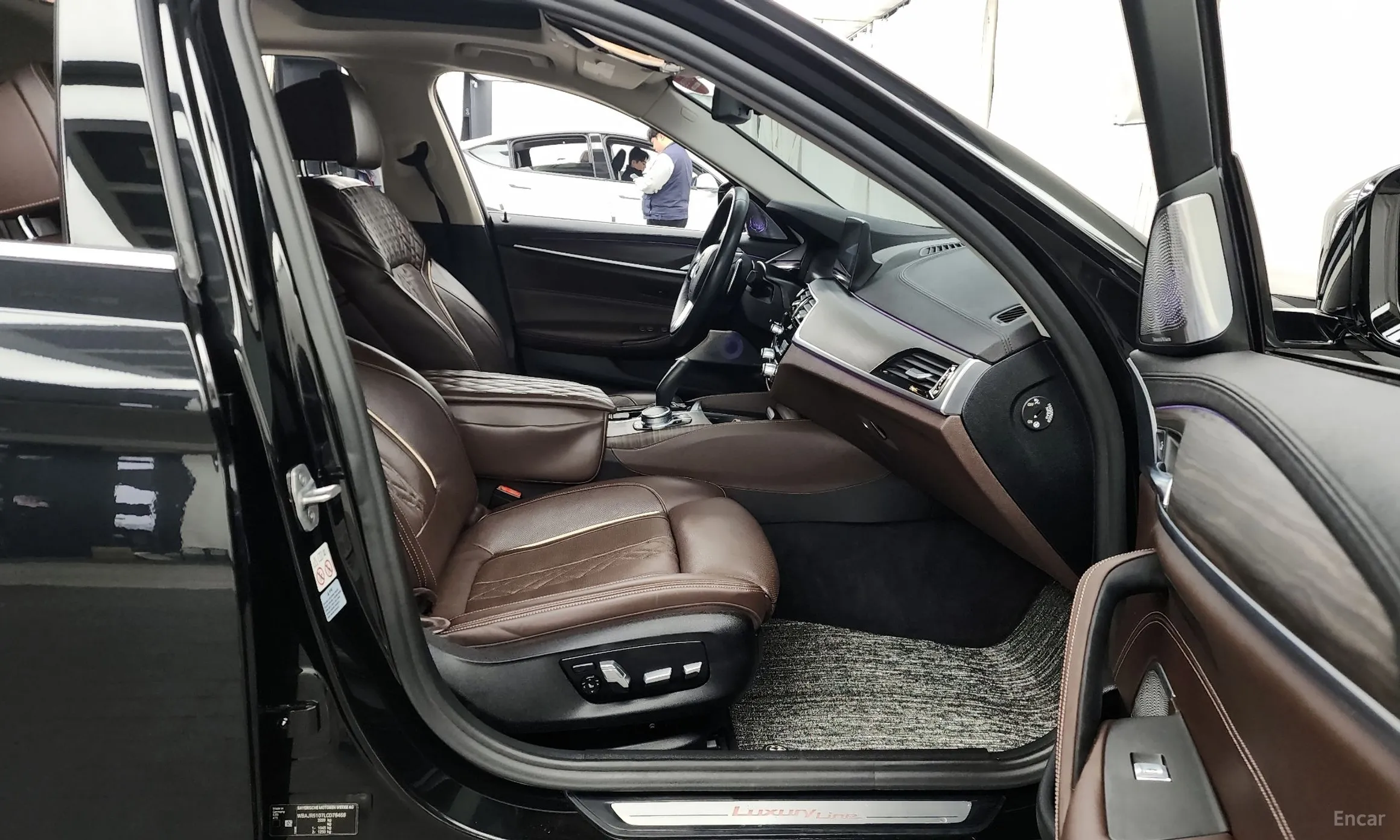 BMW 5 Series (G30) превью 11