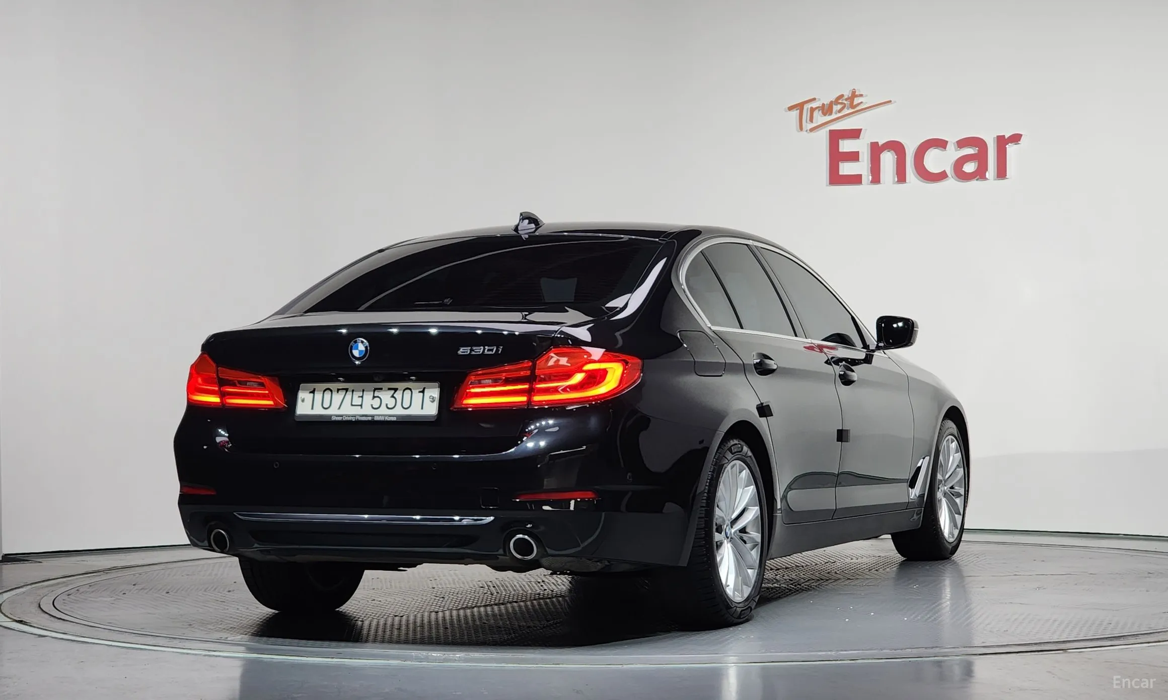 BMW 5 Series (G30) превью 2