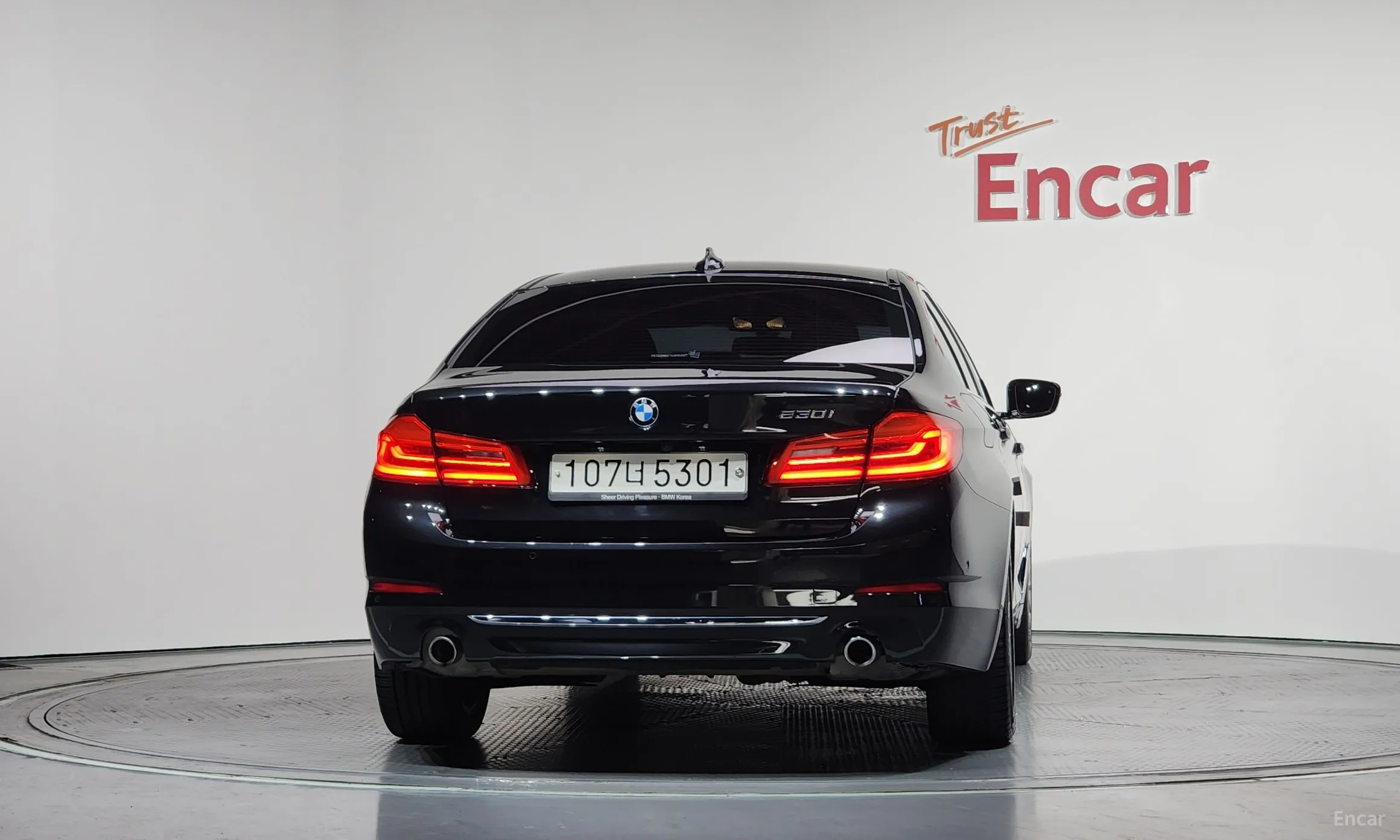 BMW 5 Series (G30) превью 4