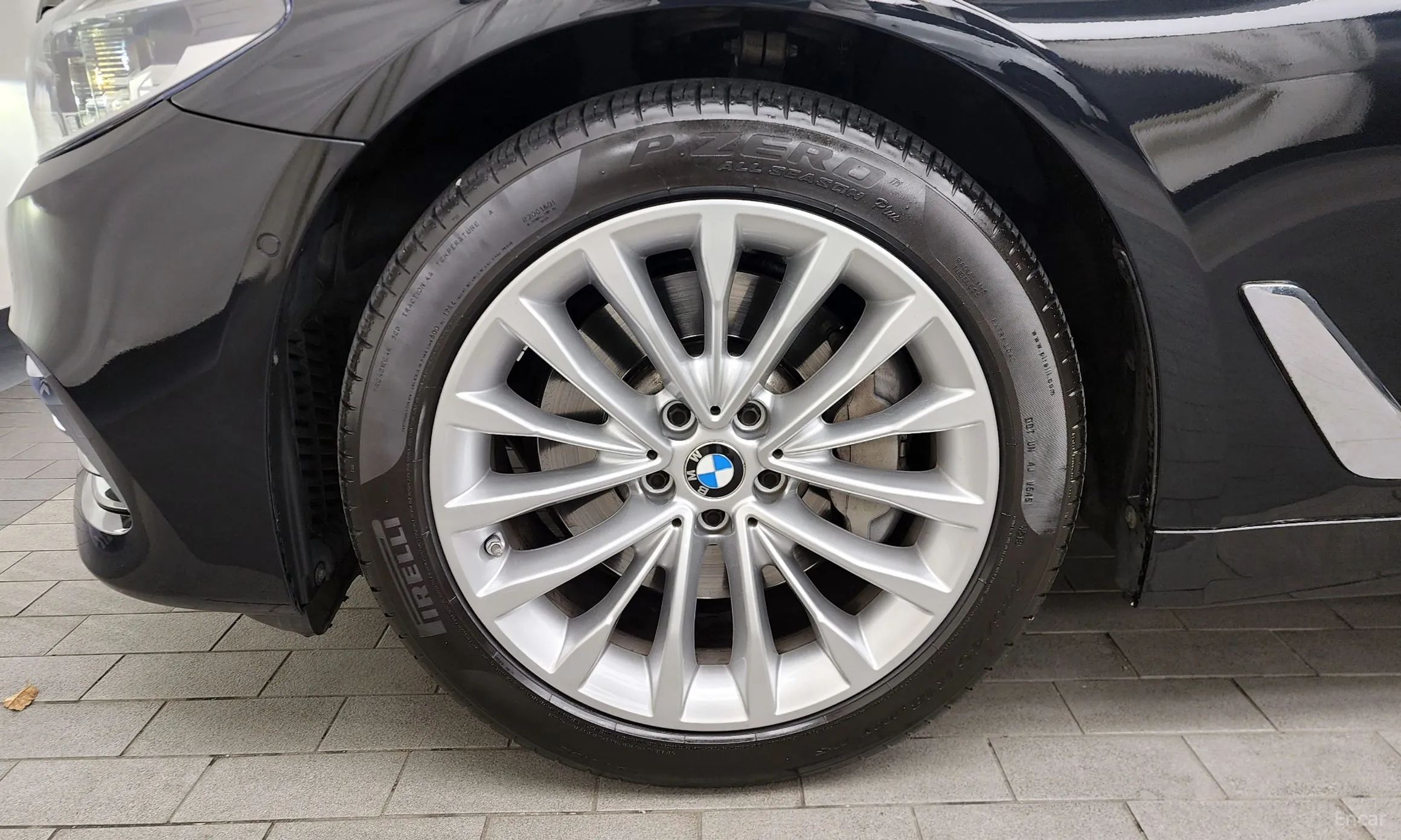 BMW 5 Series (G30) превью 5