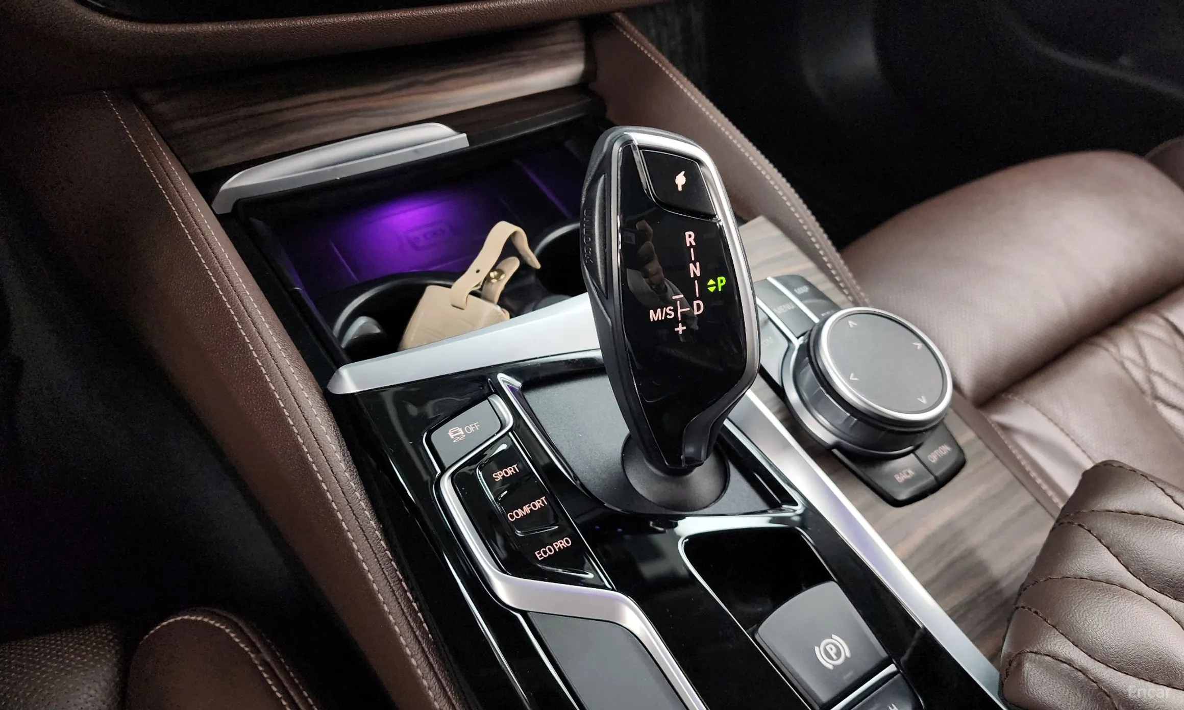 BMW 5 Series (G30) превью 9