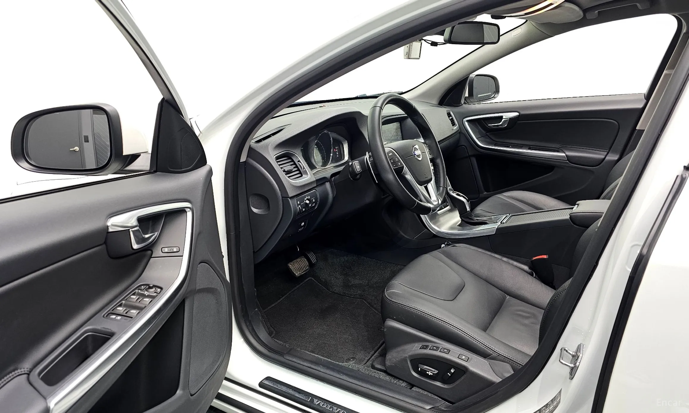 Volvo S60 превью 10