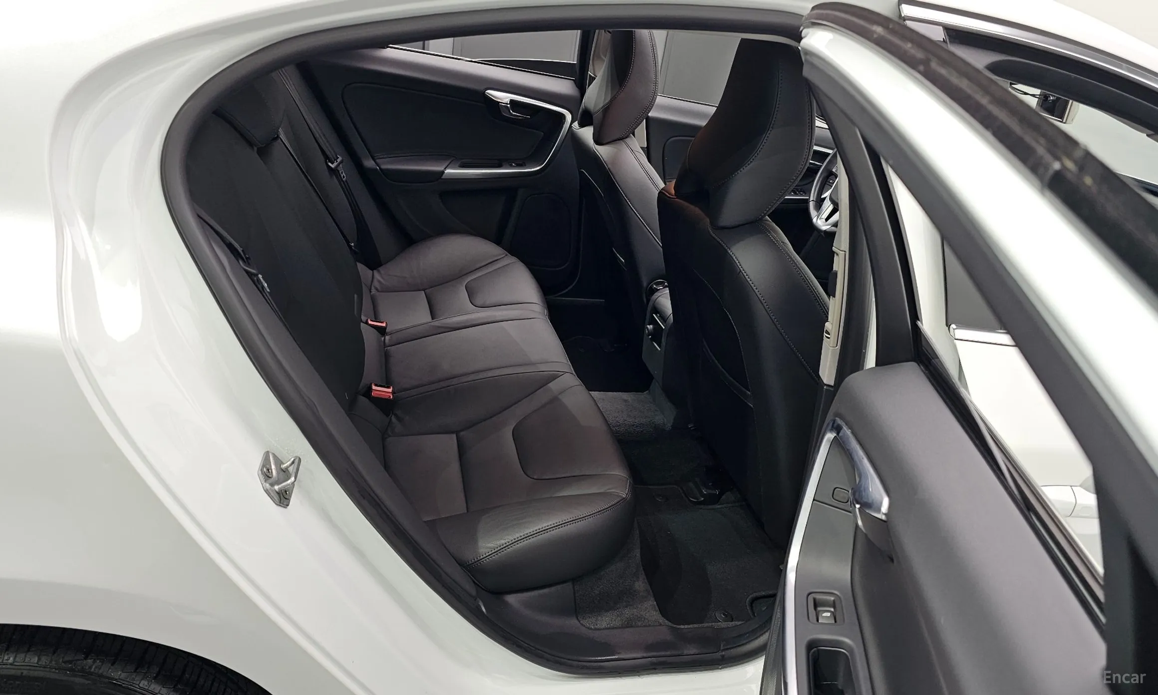 Volvo S60 превью 12
