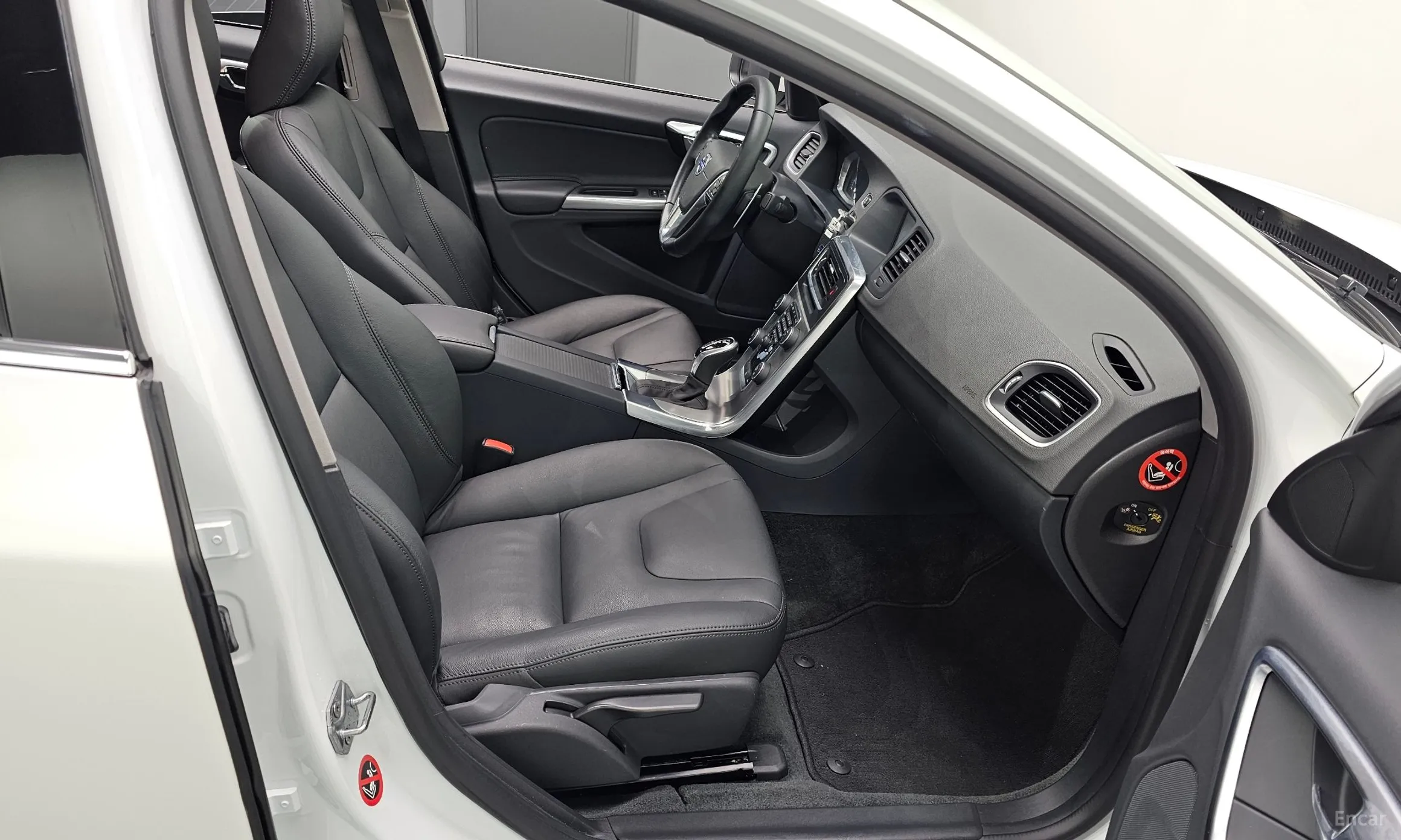 Volvo S60 превью 13