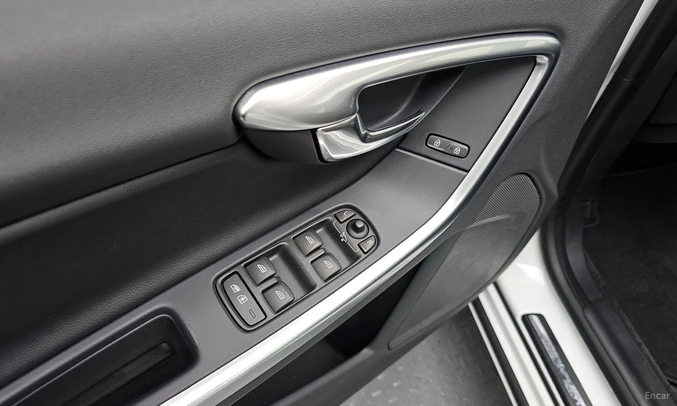 Volvo S60 превью 14