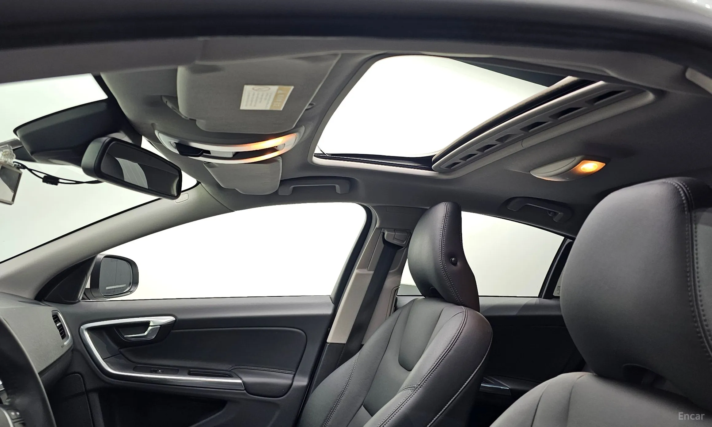 Volvo S60 превью 20