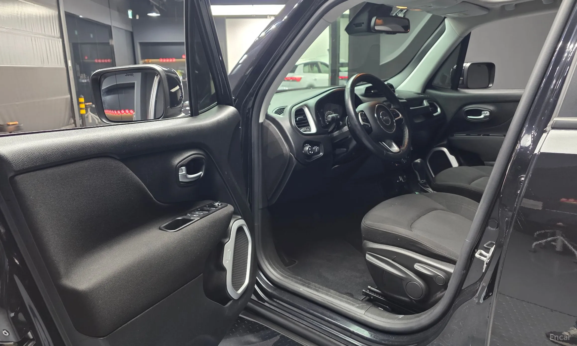 Jeep Renegade превью 10