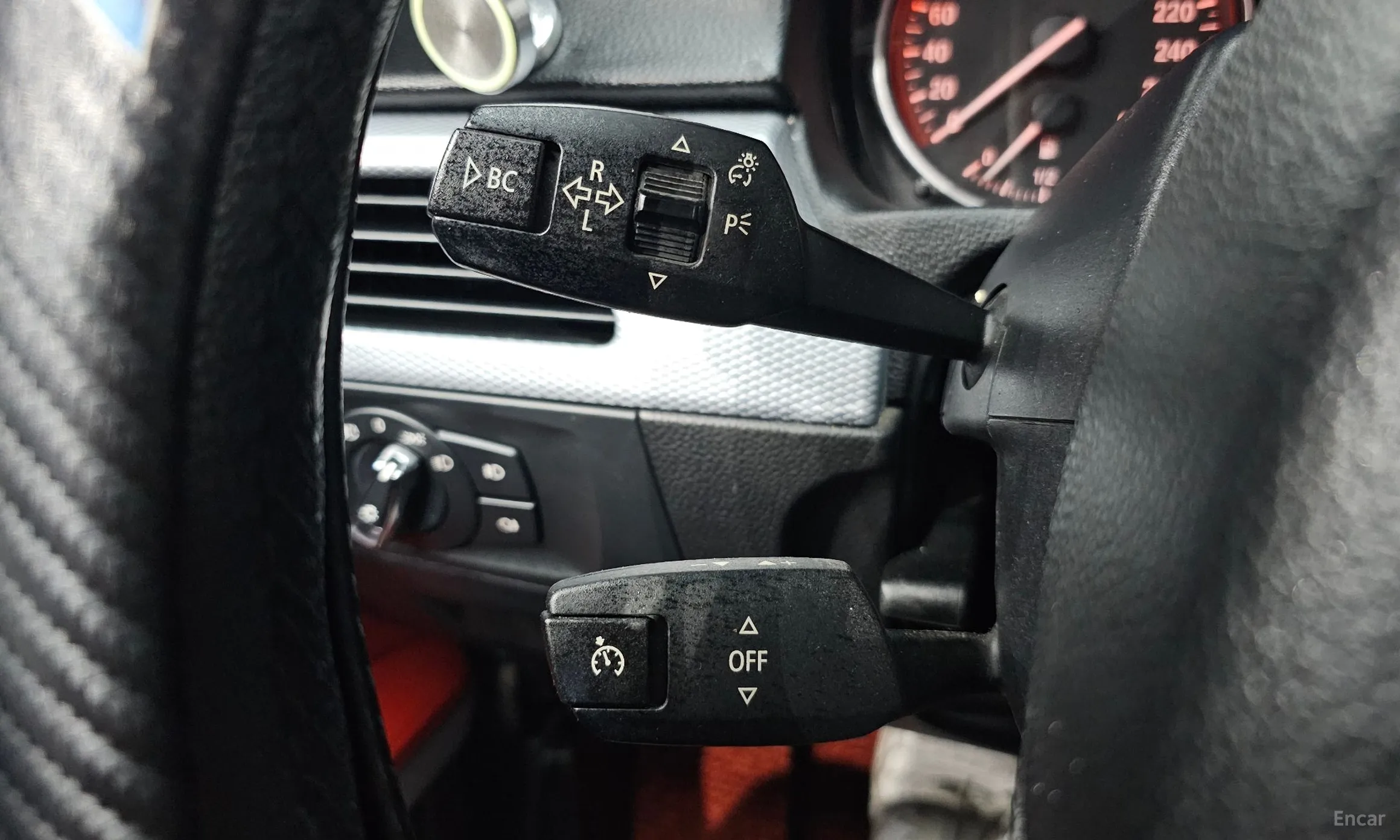 BMW 3 Series (E90) превью 15