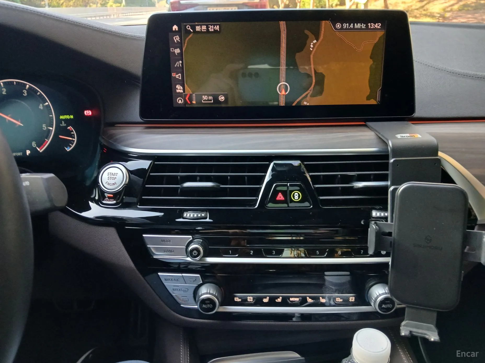 BMW 5 Series (G30) превью 12