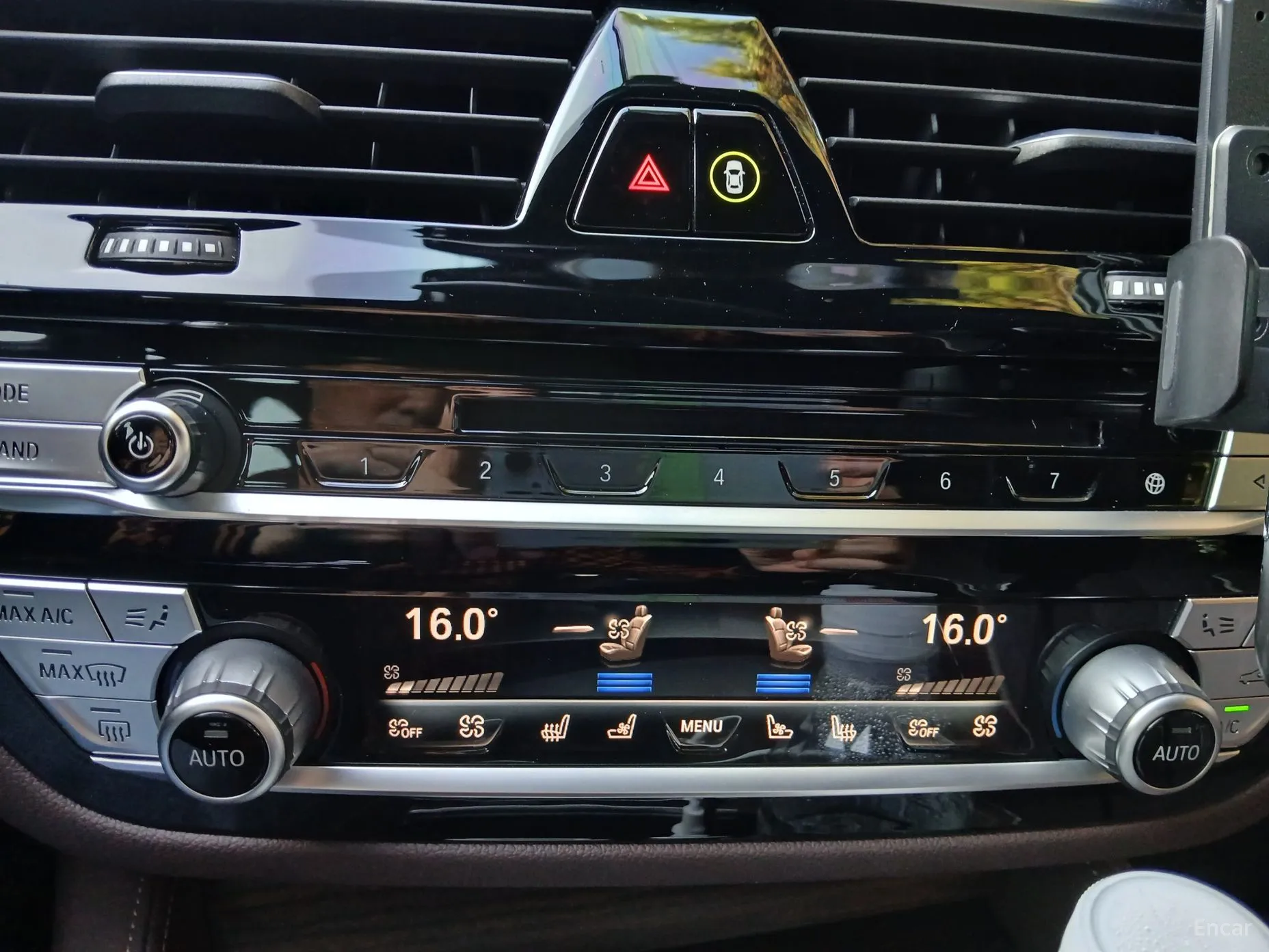 BMW 5 Series (G30) превью 13
