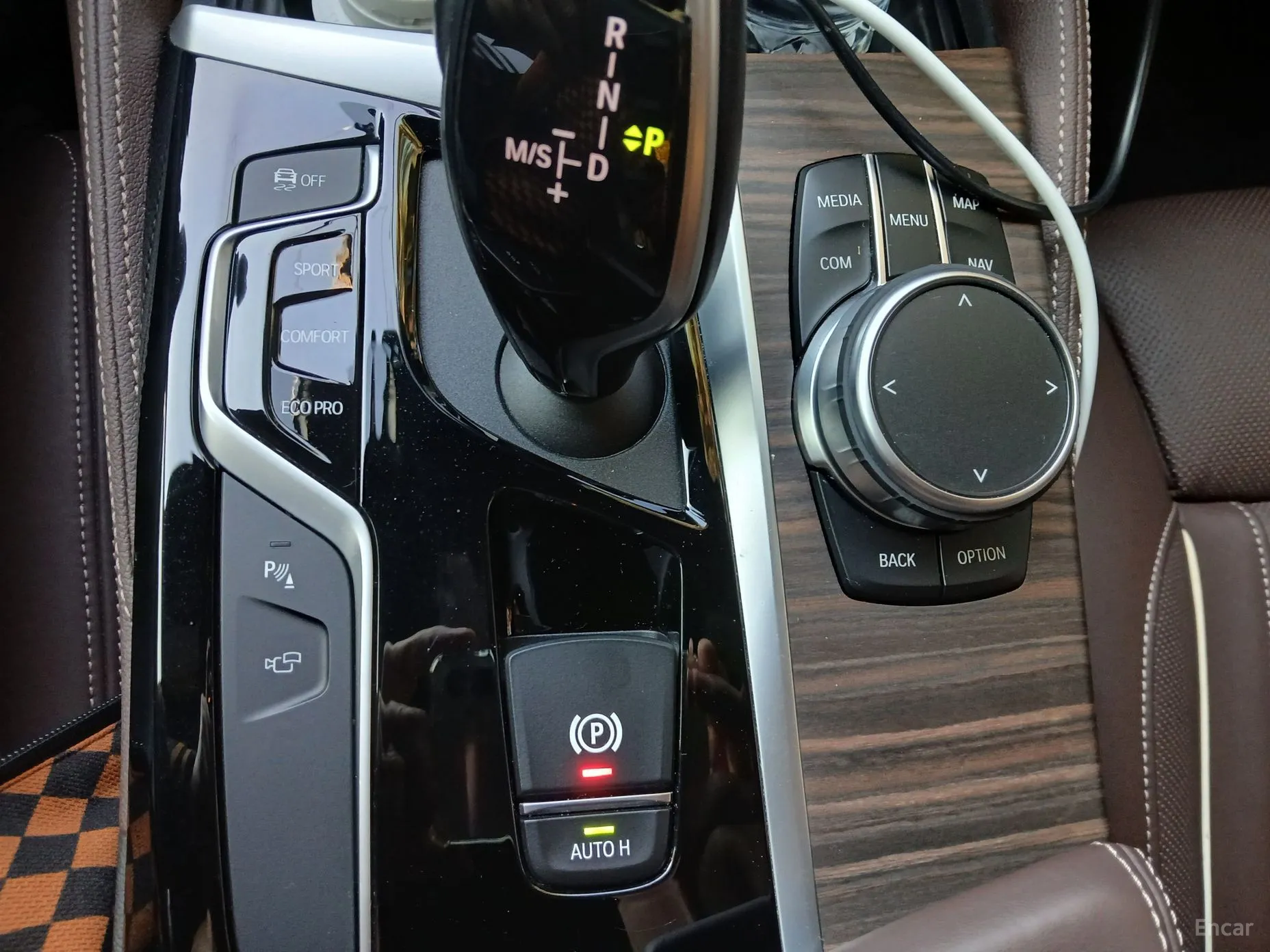BMW 5 Series (G30) превью 14