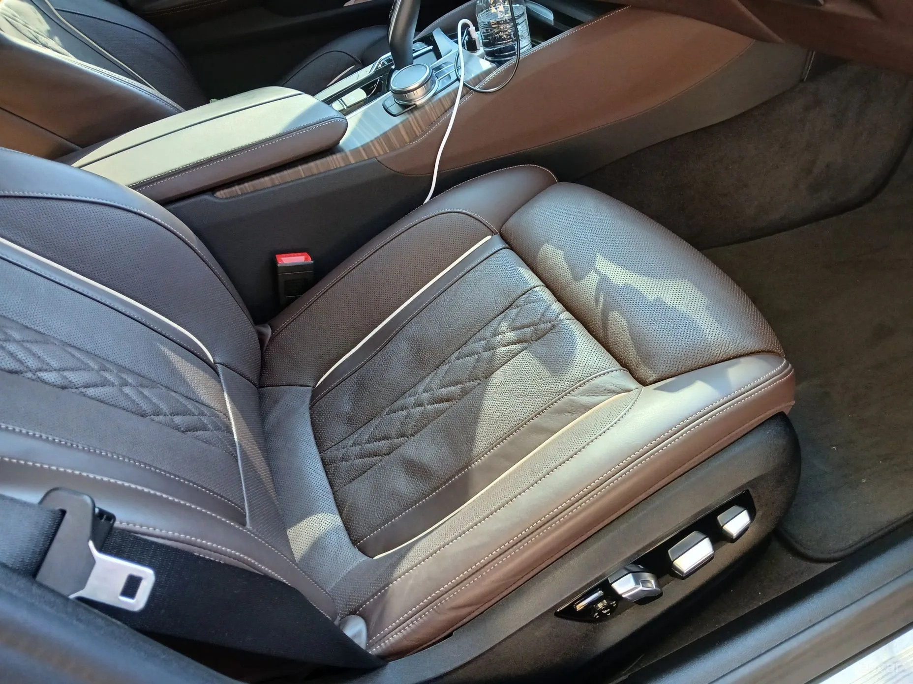 BMW 5 Series (G30) превью 6
