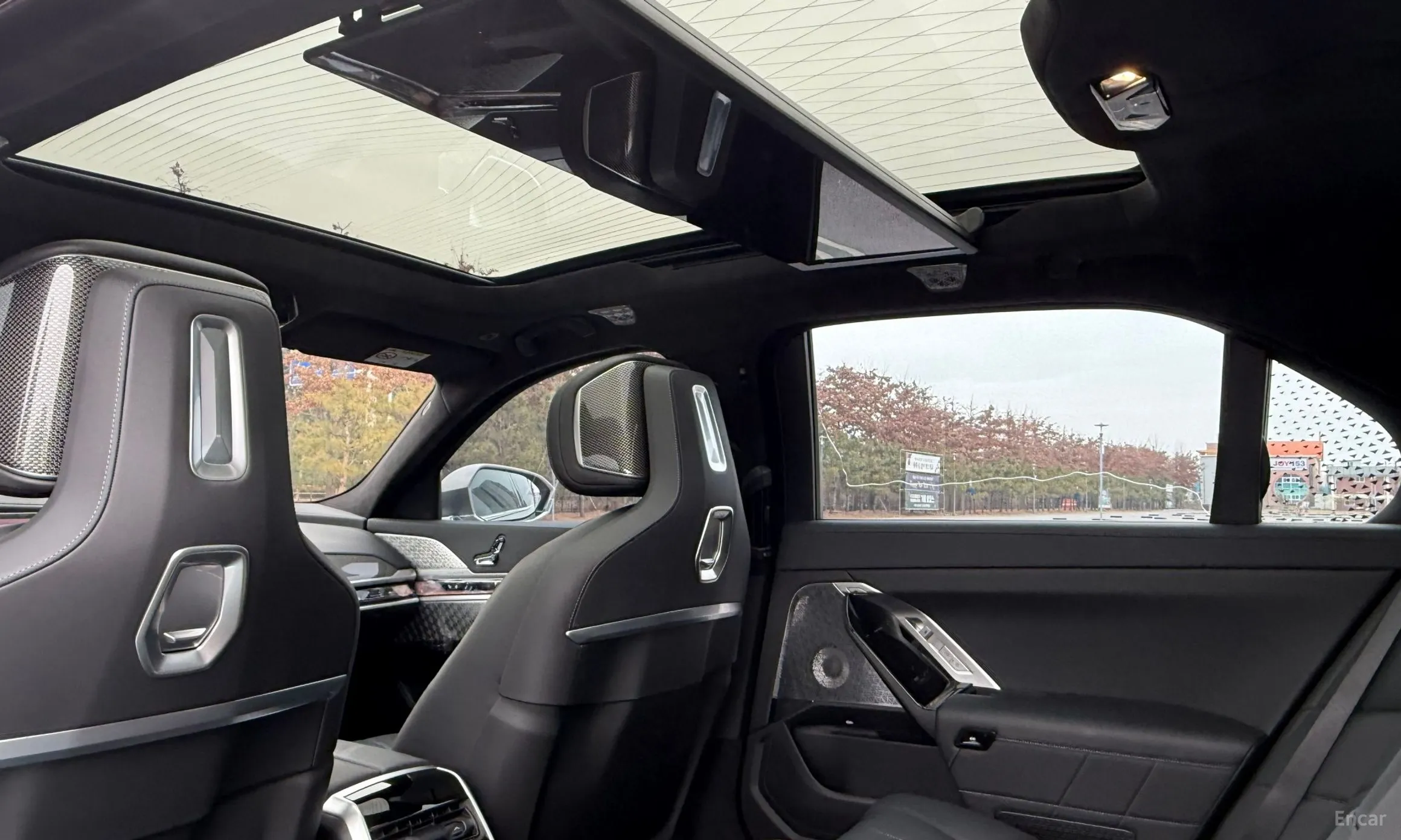 BMW 7 Series (G70) превью 12