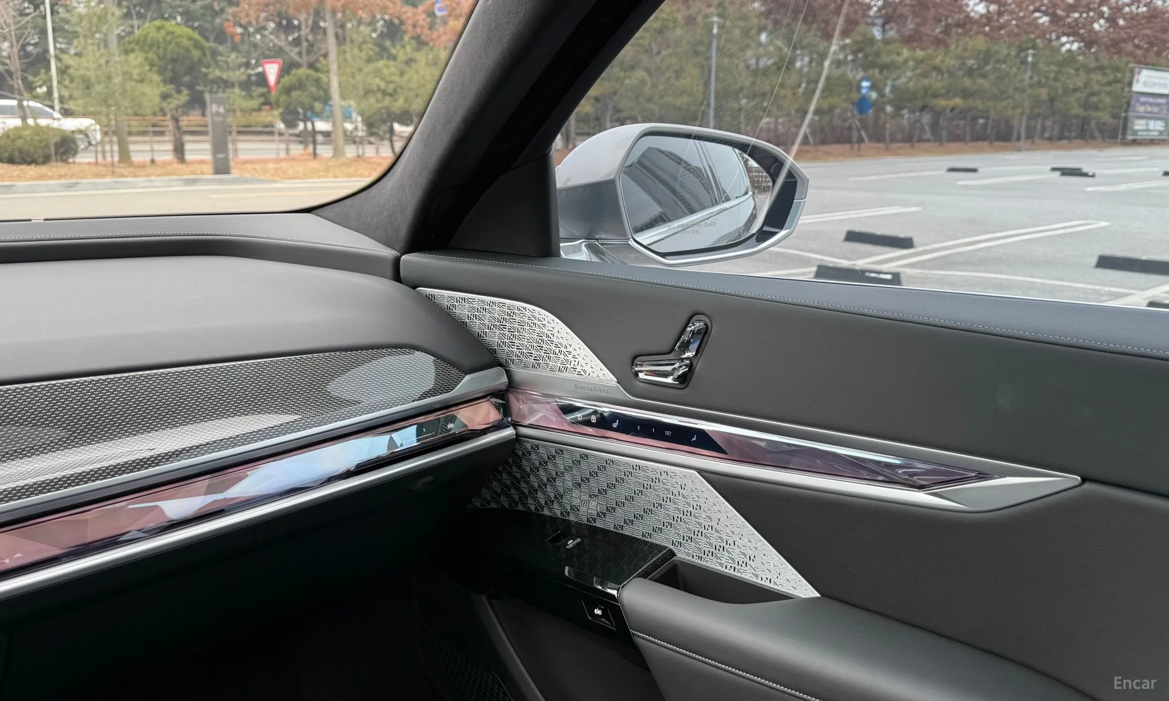 BMW 7 Series (G70) превью 14