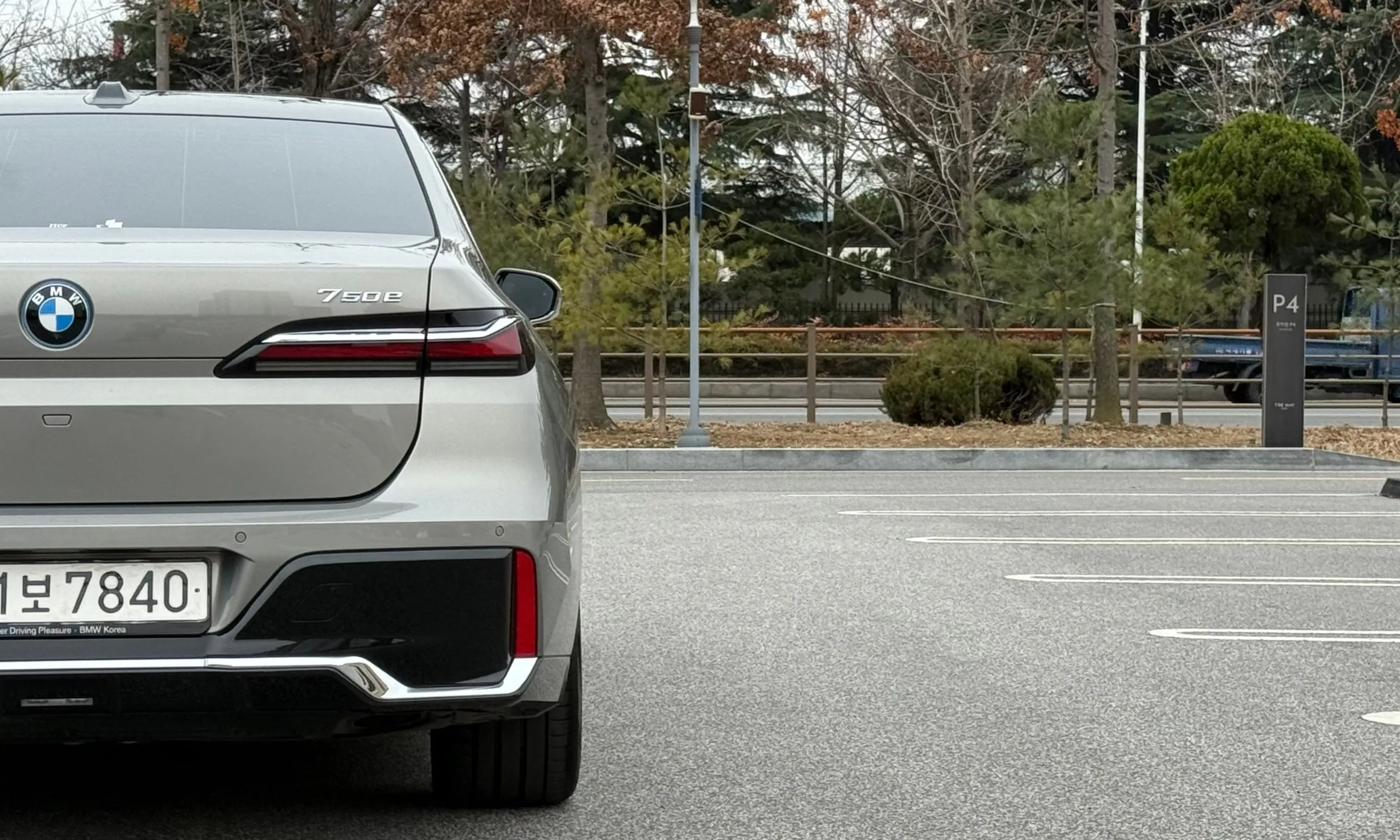 BMW 7 Series (G70) превью 20