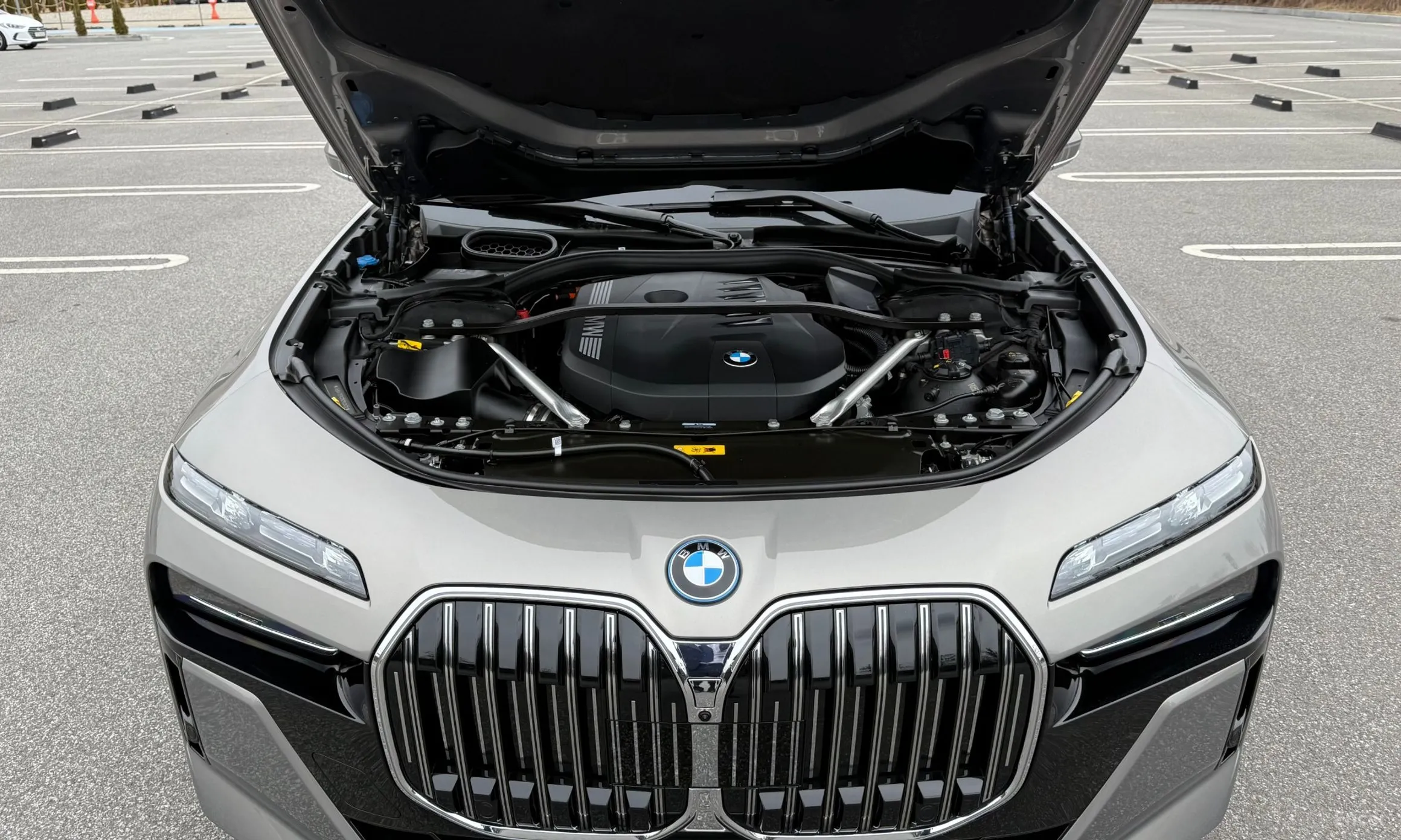 BMW 7 Series (G70) превью 6